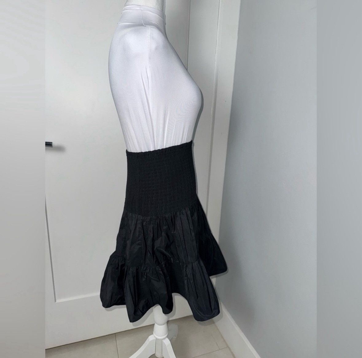 Maje Maje Jun Smocked Mini Skirt/Size 4 Size 27" / US 4 / IT 40 - 7 Thumbnail