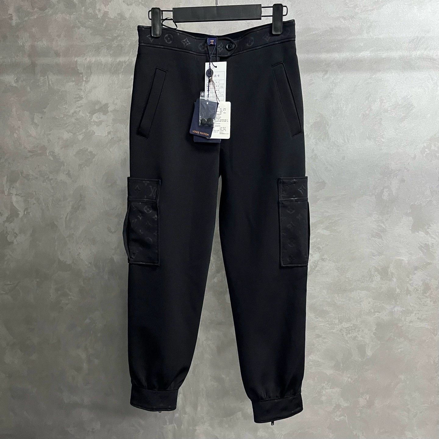 Louis Vuitton louis vuitton black cargo pants size 36 Size US 36 / EU 52 - 1 Thumbnail