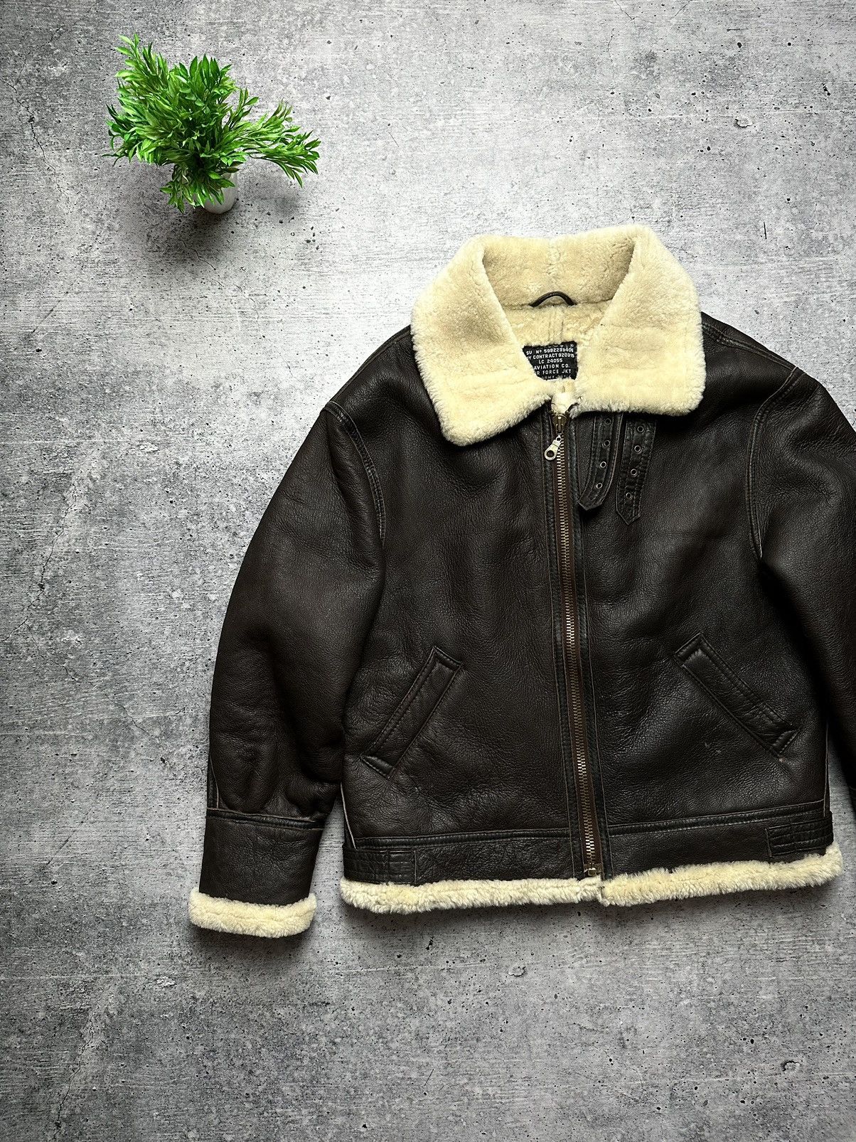 ジャケット・アウター 90s military type B-3 flight jacket Vintage 90s US Air Force Aviation Type B-3 Shearling Jacket