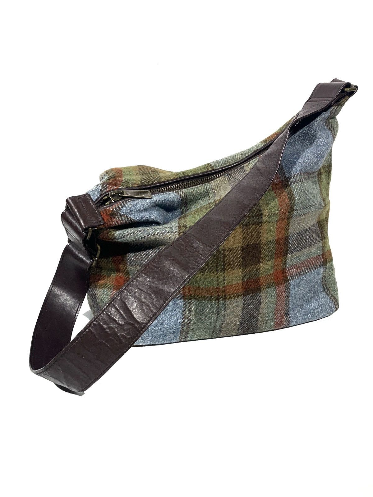 image of Gap Wool Shoulders Bag England Style Cow Leather Strapmedium in Brown, Women's
