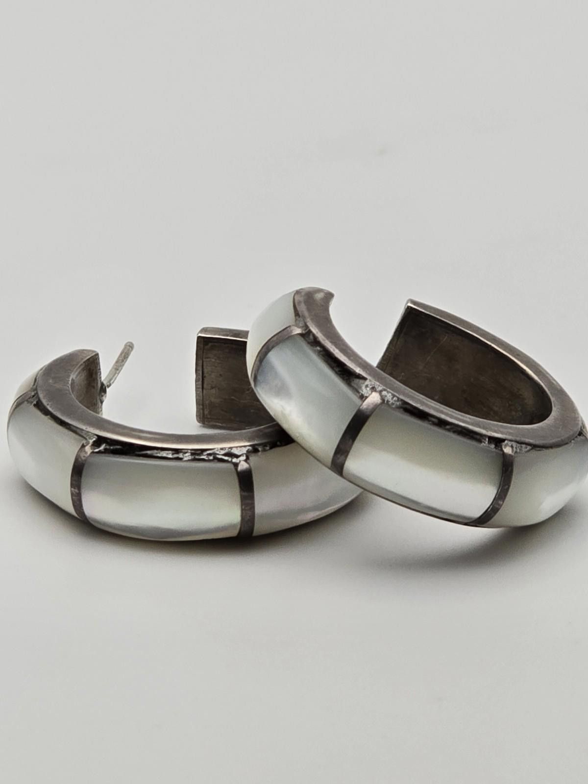 The Unbranded Brand Vintage Silver Mother-of-Pearl Inlay Half-Hoop Earrings Size ONE SIZE - 1 Thumbnail