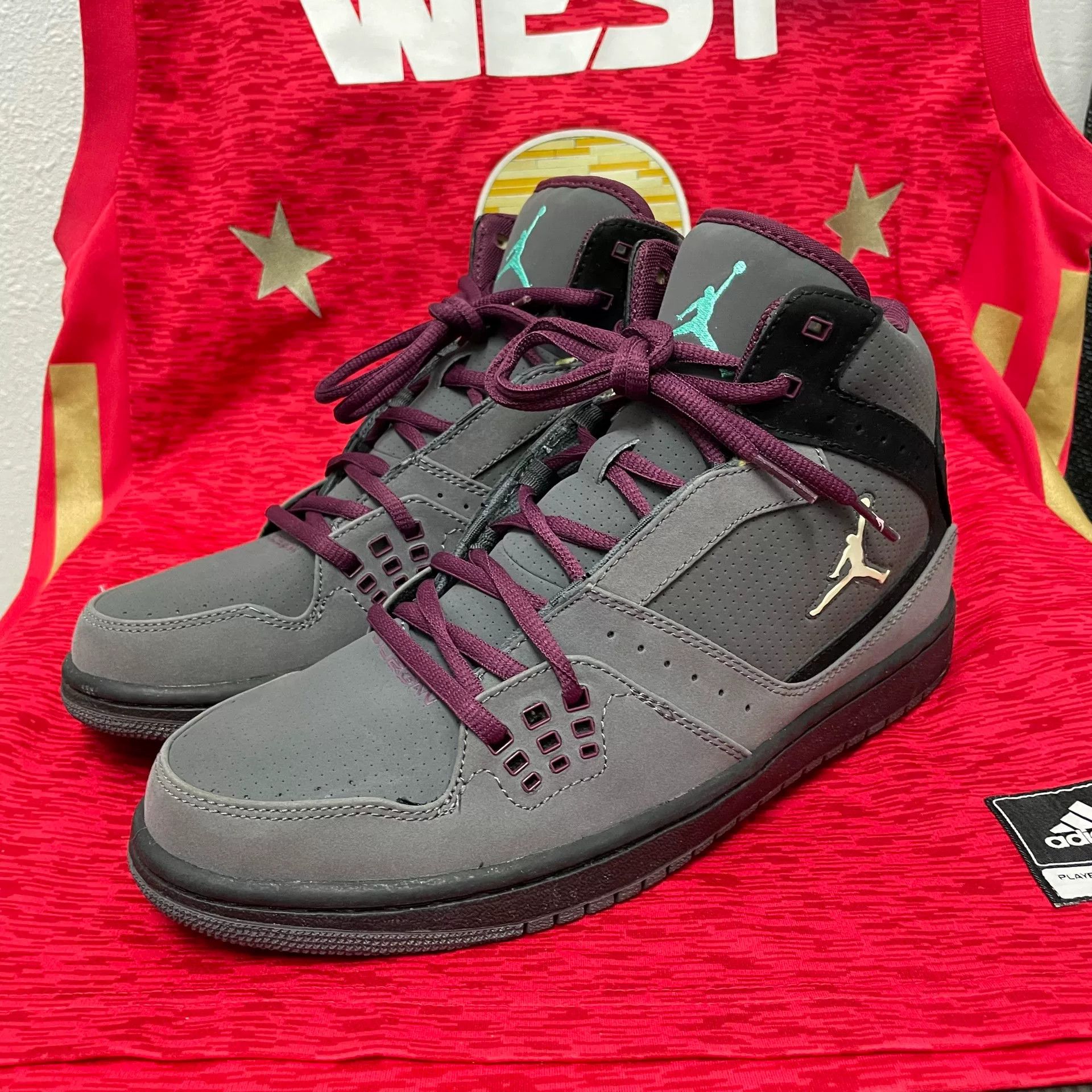 Jordan Brand Jordan Brand AIR JORDAN Gray Lowtop Sneakers 9.5 Men Size US 9.5 / EU 42-43 - 1 Thumbnail