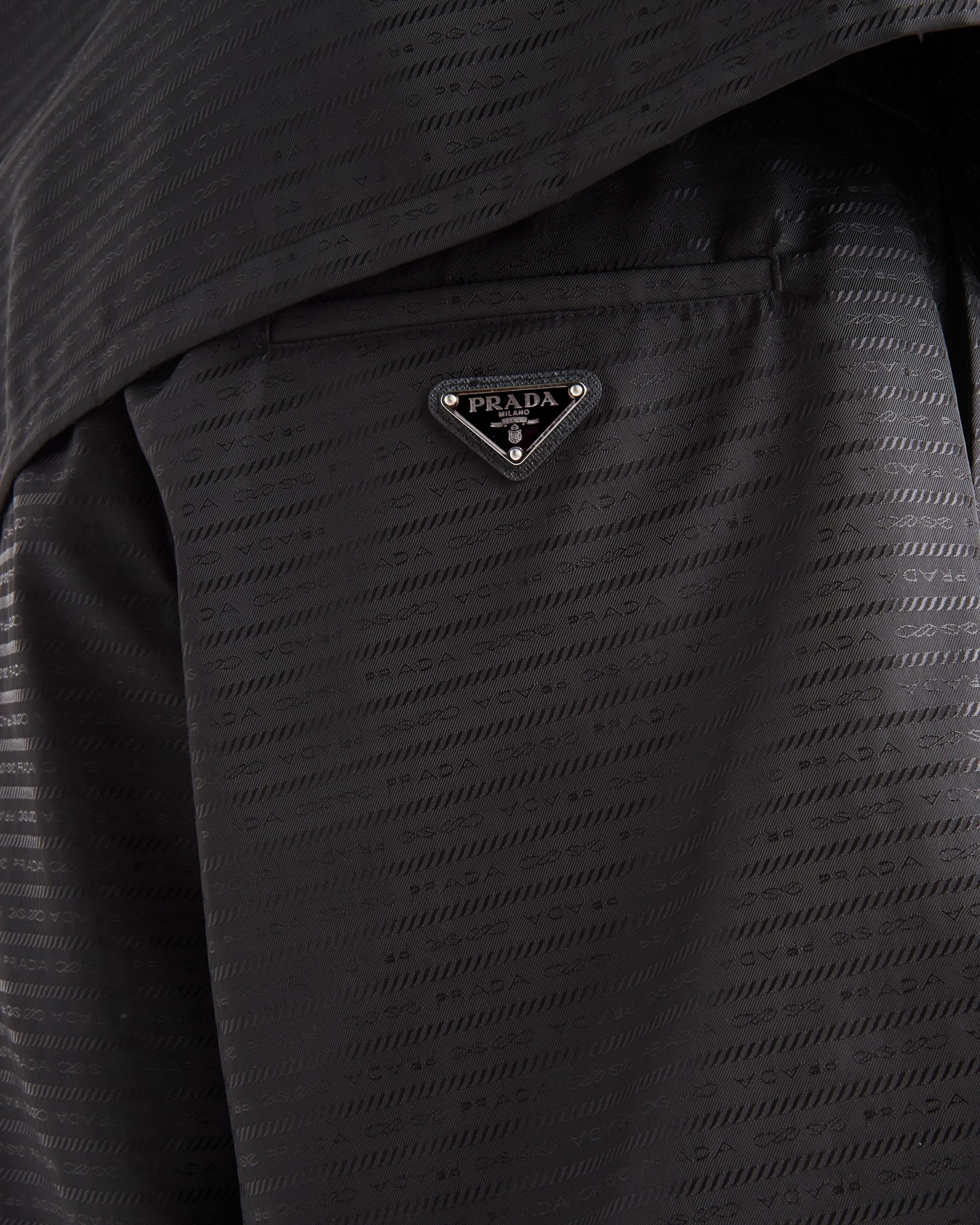 Prada o1la1rc1a0925 Re-Nylon Bermudas Shorts in Black Size US 34 / EU 50 - 4 Thumbnail