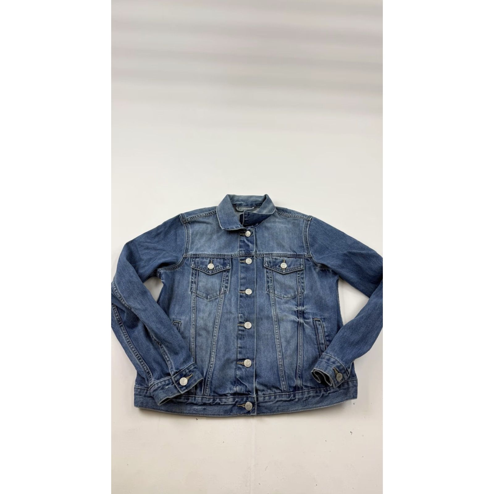 Gap Gap Denim Jacket Womens Medium Blue Trucker Button Front Pockets Casual Cotton Size M / US 6-8 / IT 42-44 - 2 Thumbnail