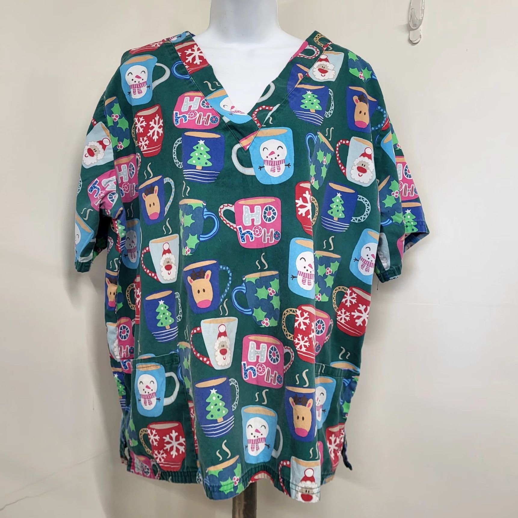 Buttero Butter Soft Scrub Top Womens XL Green Red Holiday Santa Reindeer Snowman Patterned Medical Cotton Blend Womens XL Size XL / US 12-14 / IT 48-50 - 2 Thumbnail