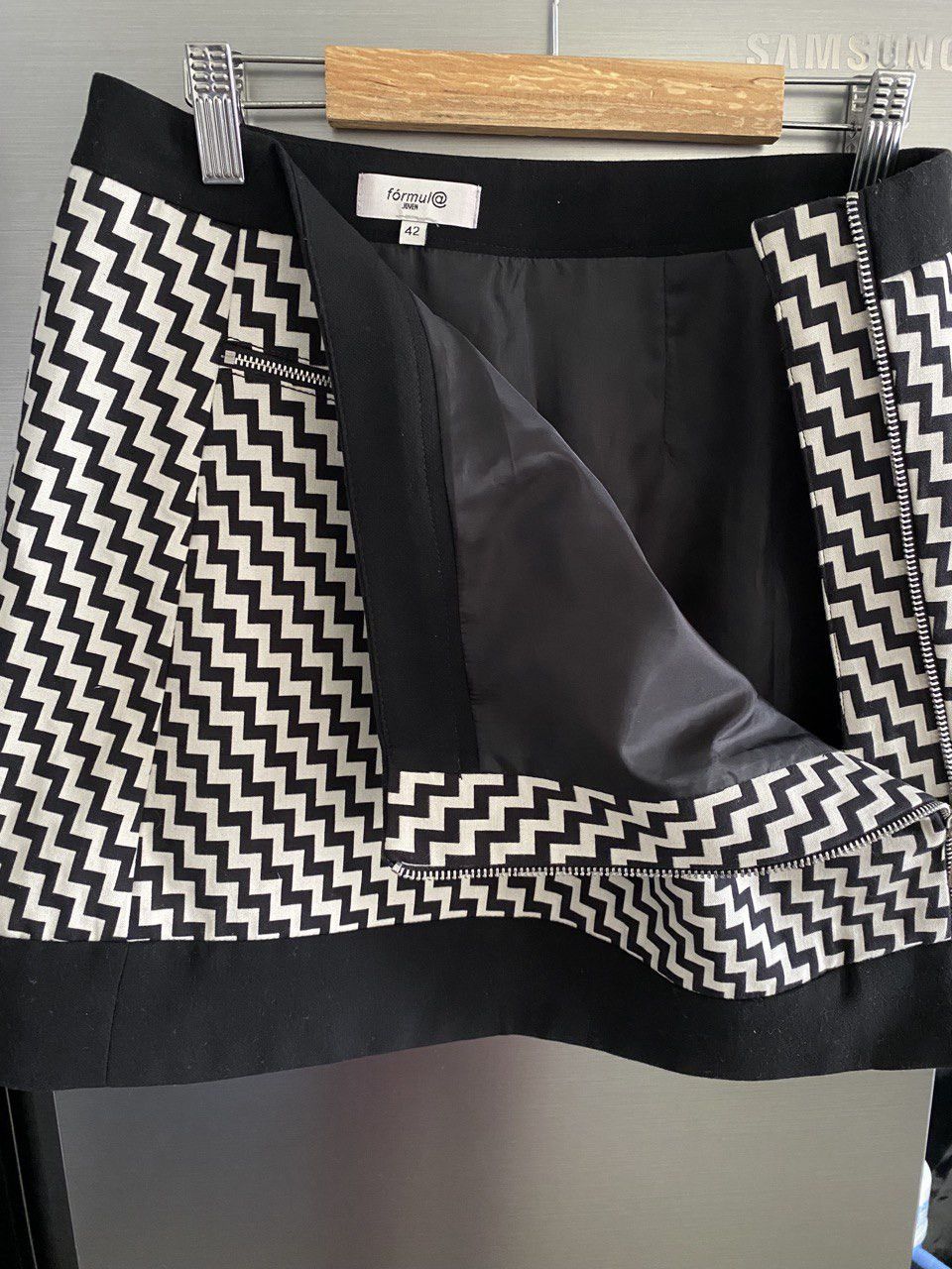 Formula 1 formul@ joven Designer Skirt Size 30" / US 8 / IT 44 - 1 Thumbnail