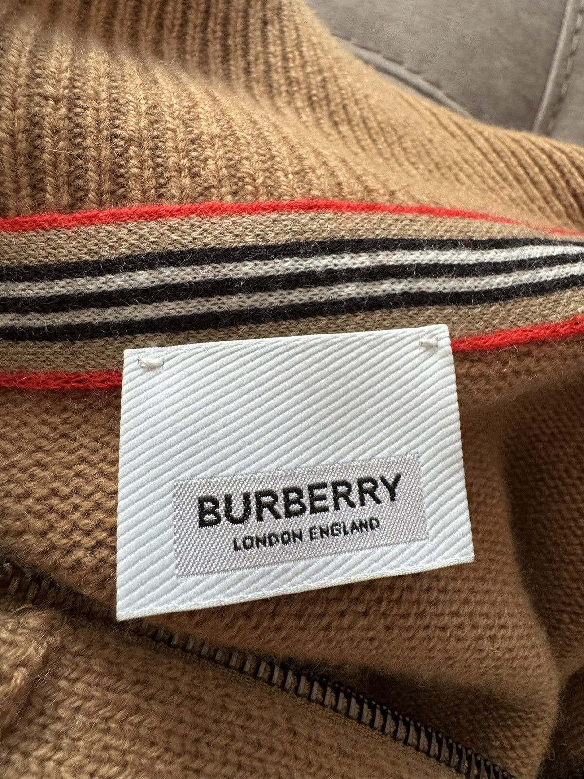 Burberry BURBERRY cashmere jumper SEE PHOTOS FOR REAL TAPE MEASUREMEN Size US S / EU 44-46 / 1 - 20 Thumbnail