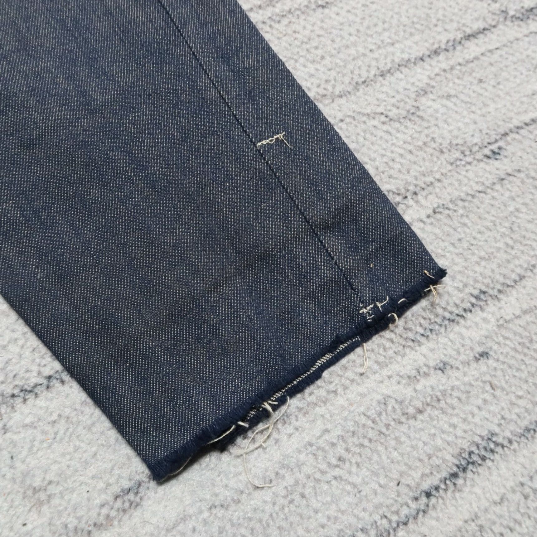 Levi's VINTAGE Levi's 501 Denim Jeans Men Dark Wash Size 28 Distressed Made in USA 90s Size US 28 / EU 44 - 5 Thumbnail