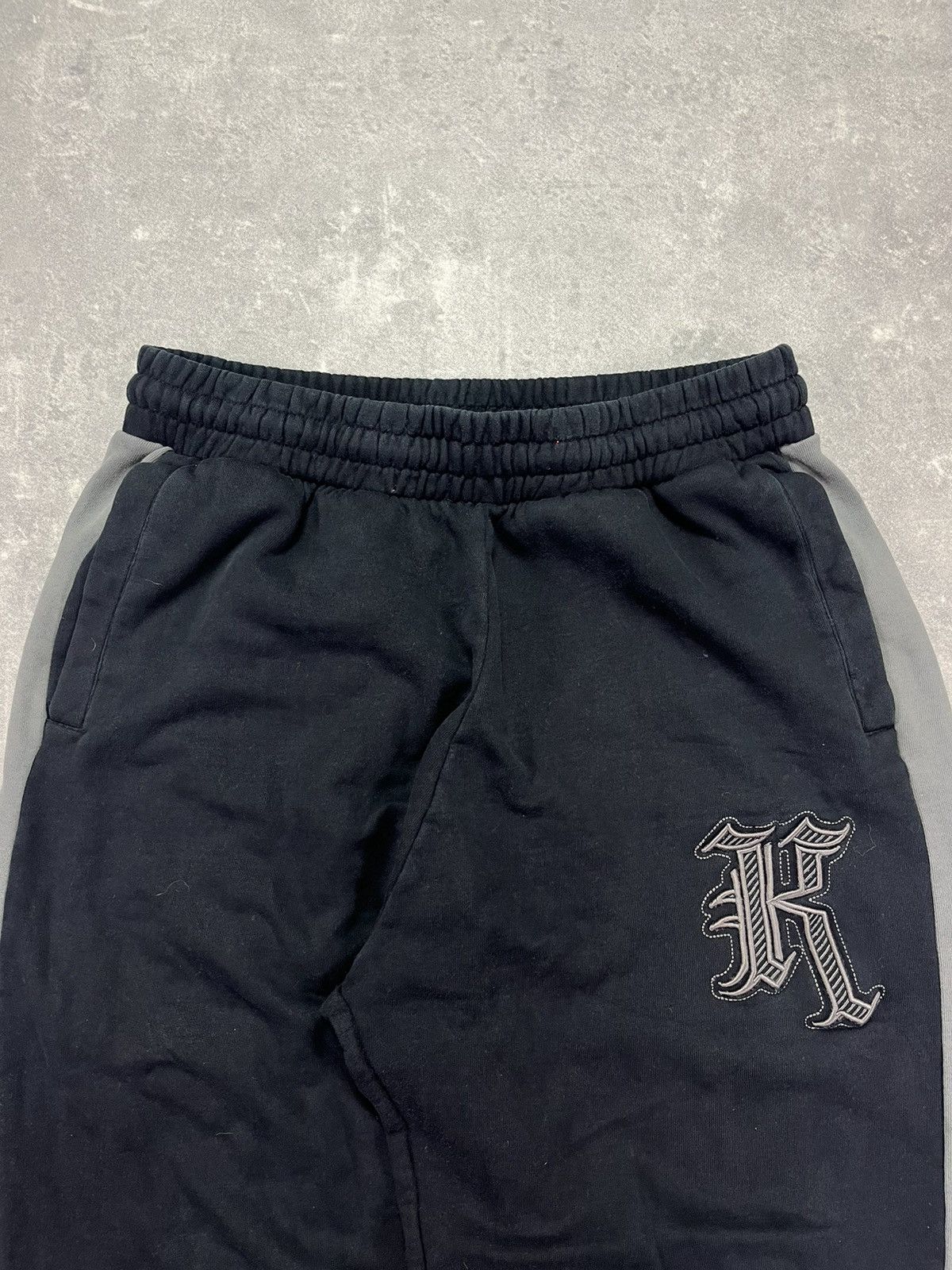 Karl Kani Karl Kani Vintage Embroidered Printed Baggy Sweatpants L Size US 34 / EU 50 - 4 Thumbnail