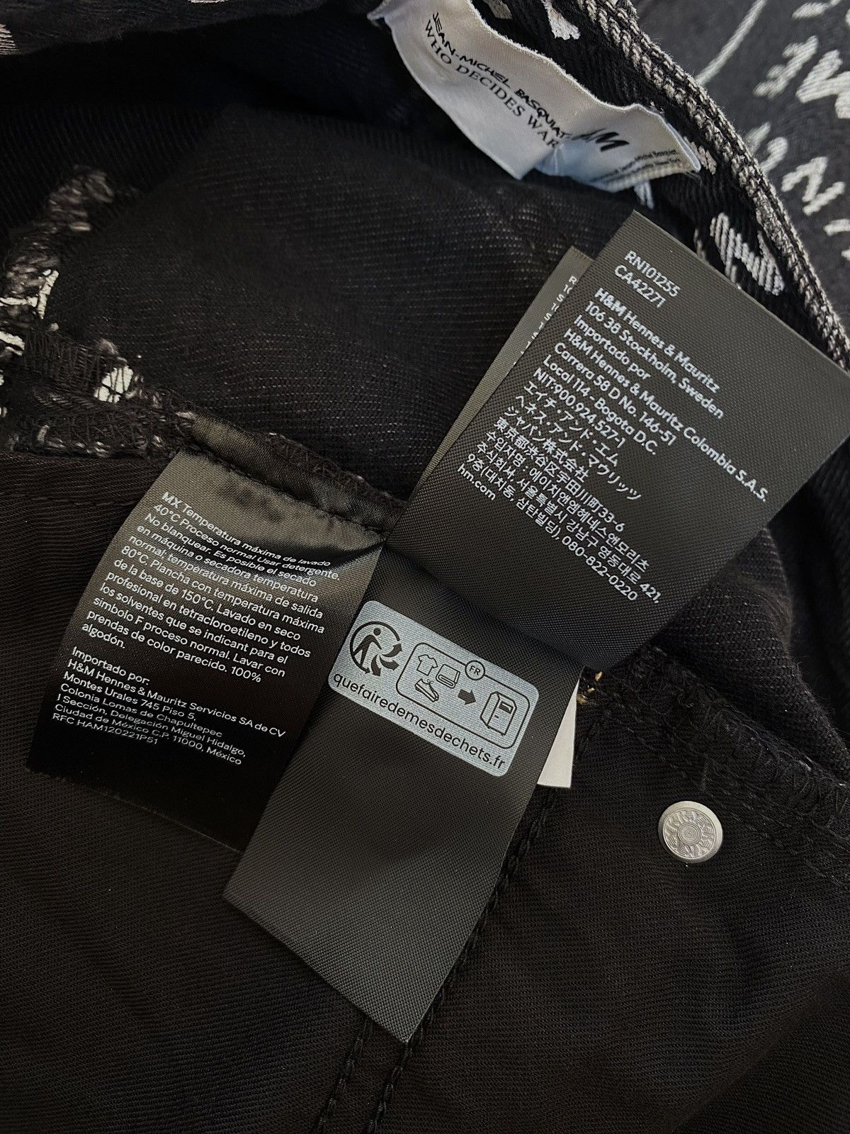 H&M × Jean-Michel Basquiat × Who Decides War Who Decides War Baggy denim jeans H&M x Basquiat x Ev&Tela Size US 33 - 23 Thumbnail
