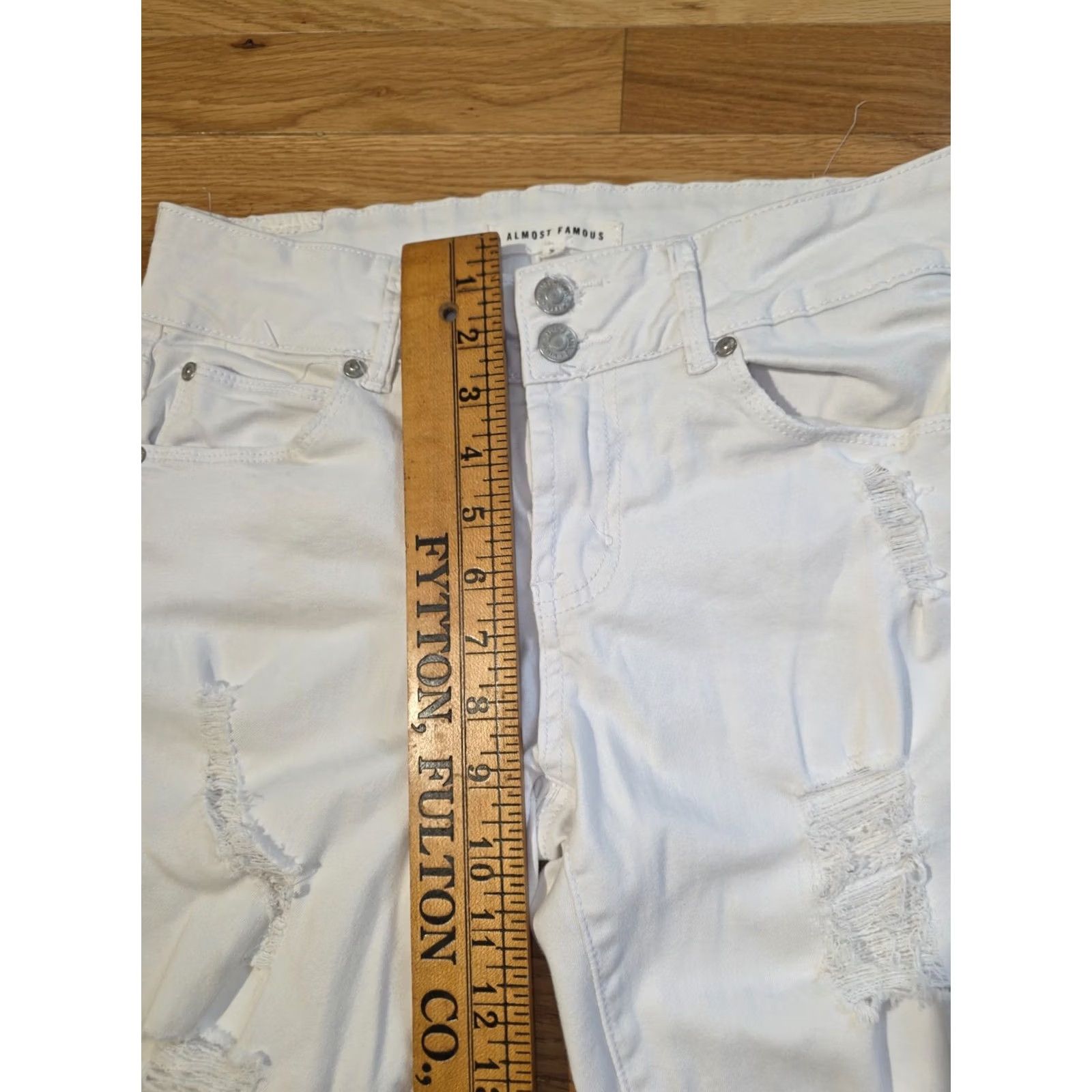 Almost Famous Almost Famous White Denim Skinny Jeans Women's Size 7 Distressed 5 Pocket Cotton Mid Rise Jeans Size 28" / US 6 / IT 42 - 8 Thumbnail