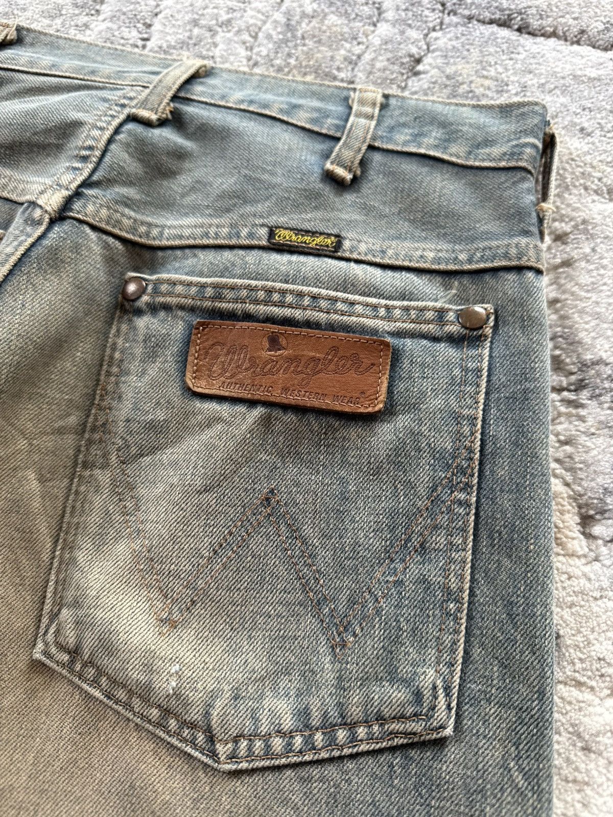 Japanese Brand Vintage Wrangler Mud Wash Distressed Baggy Selvedge Jeans Size US 29 - 17 Thumbnail