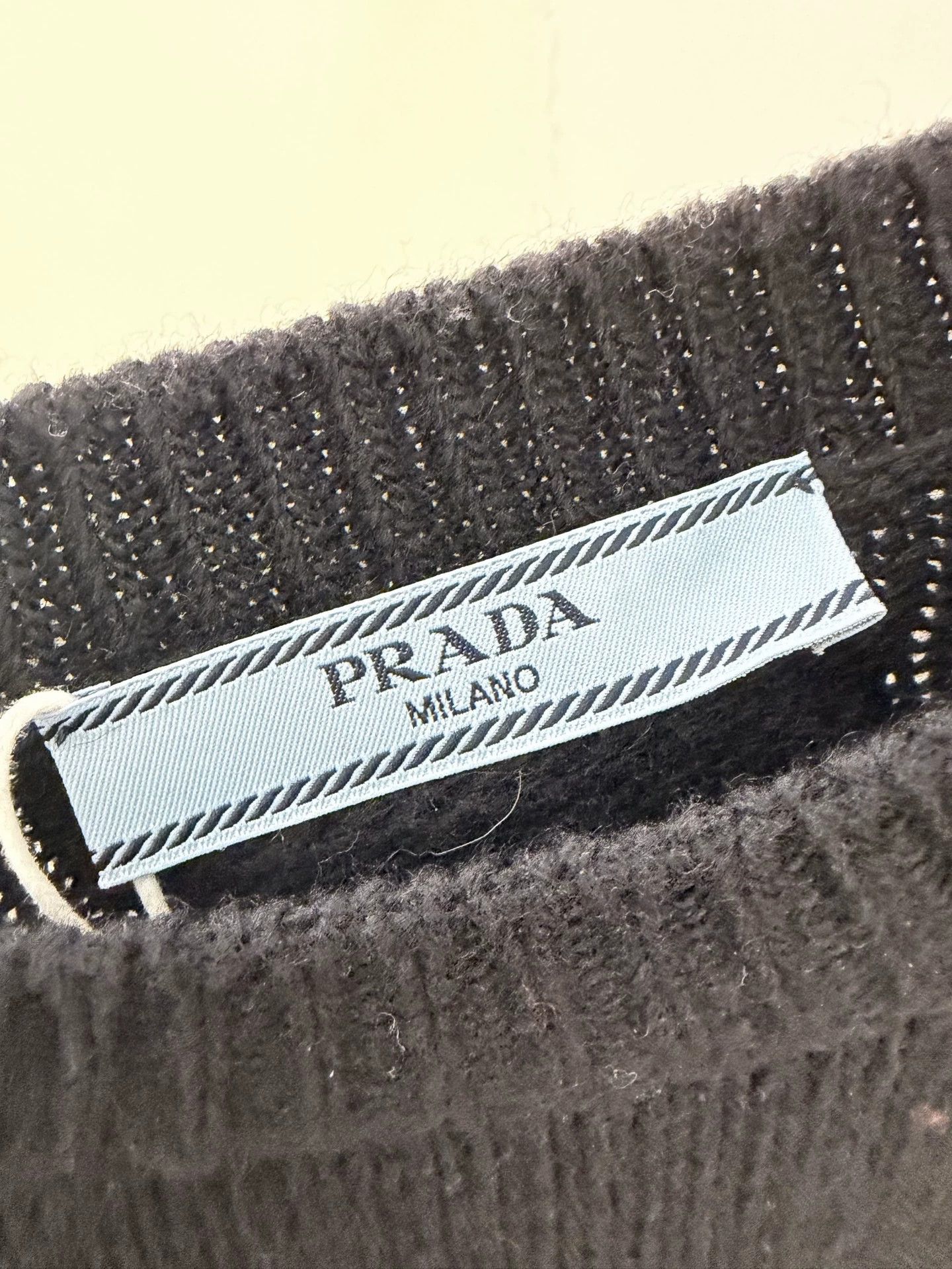 Prada Prada Black Crewneck Sweater 36 Used Size XS / US 0-2 / IT 36-38 - 4 Thumbnail