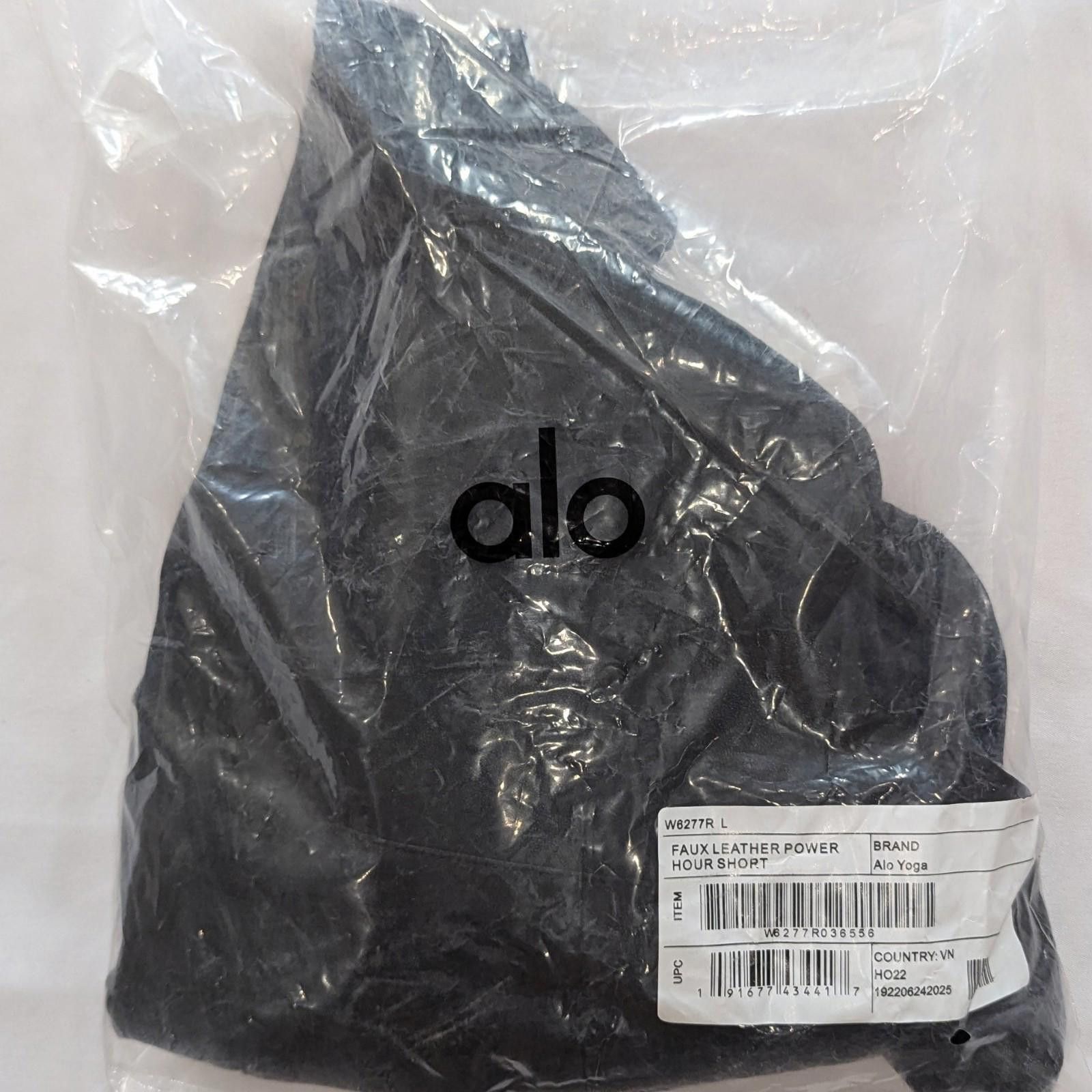 Alo Alo Yoga Faux Leather Power Hour Shorts Size Large Black NWT Size 36" / US 14 / IT 50 - 8 Thumbnail