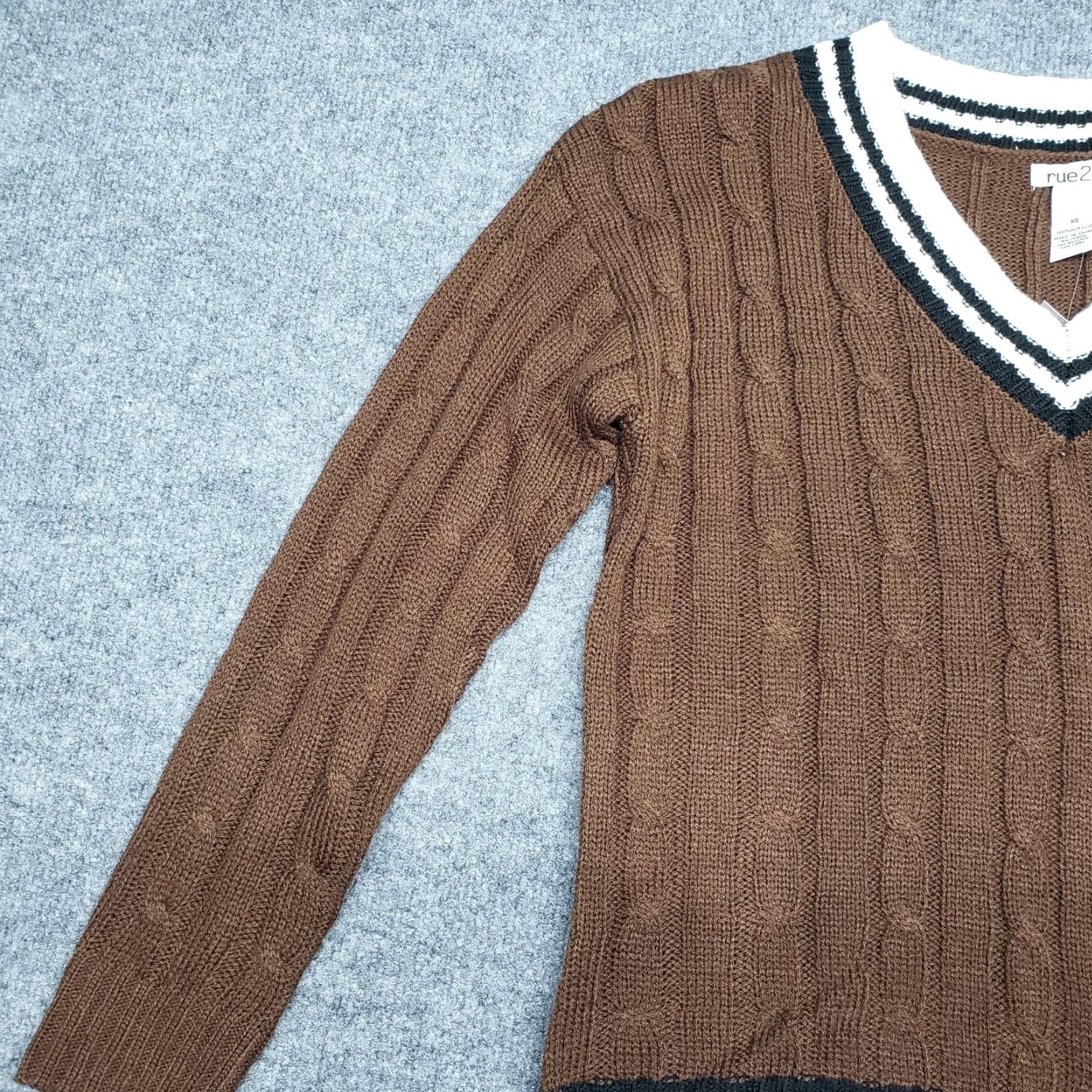 Vintage Rue21 Sweater Womens XS Brown Striped Long Sleeve V-Neck Cable Knit Pullover New Size XS / US 0-2 / IT 36-38 - 3 Thumbnail