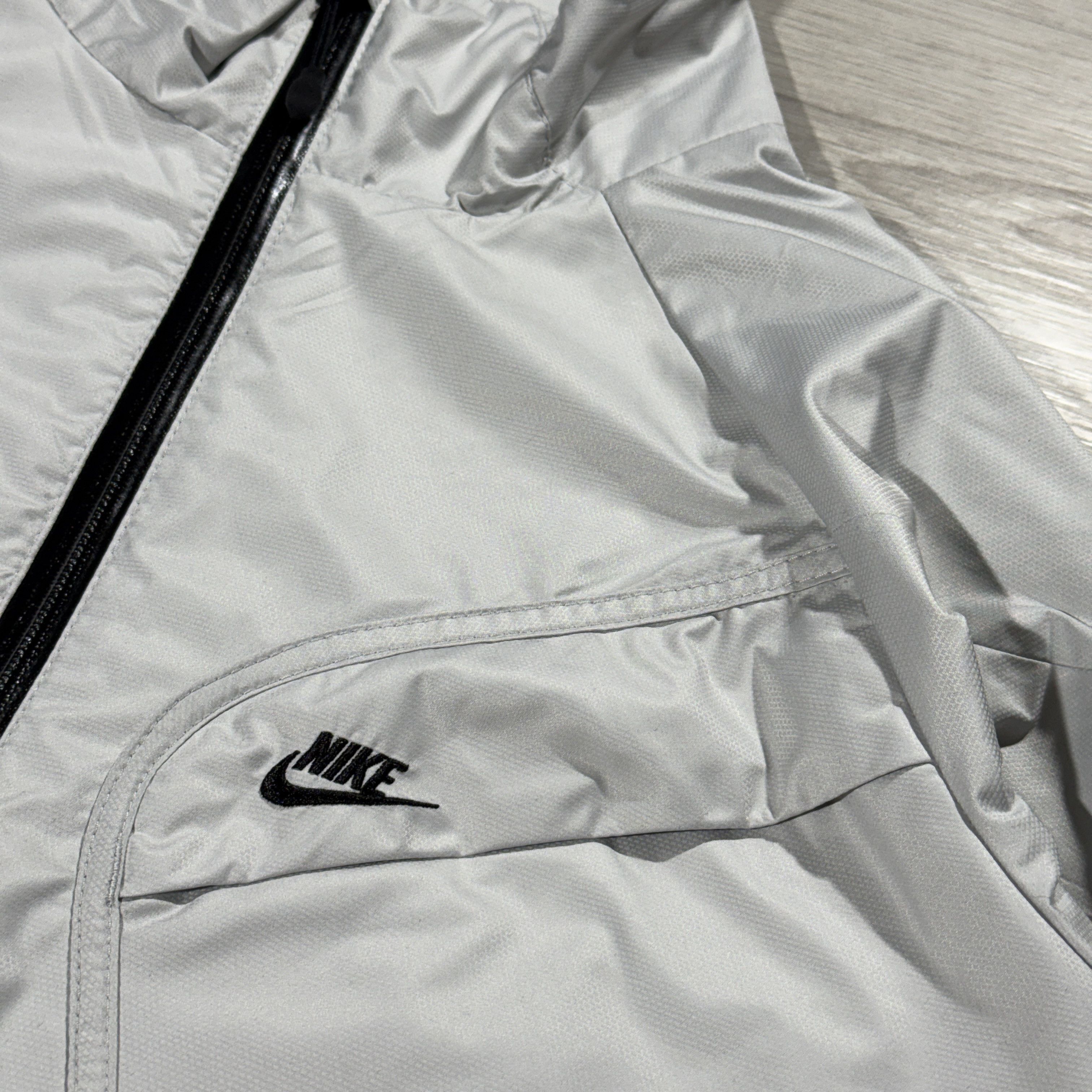 Nike Vintage Nike Technical Lightweight Windbreaker Jacket Size S Size S / US 4 / IT 40 - 9 Thumbnail
