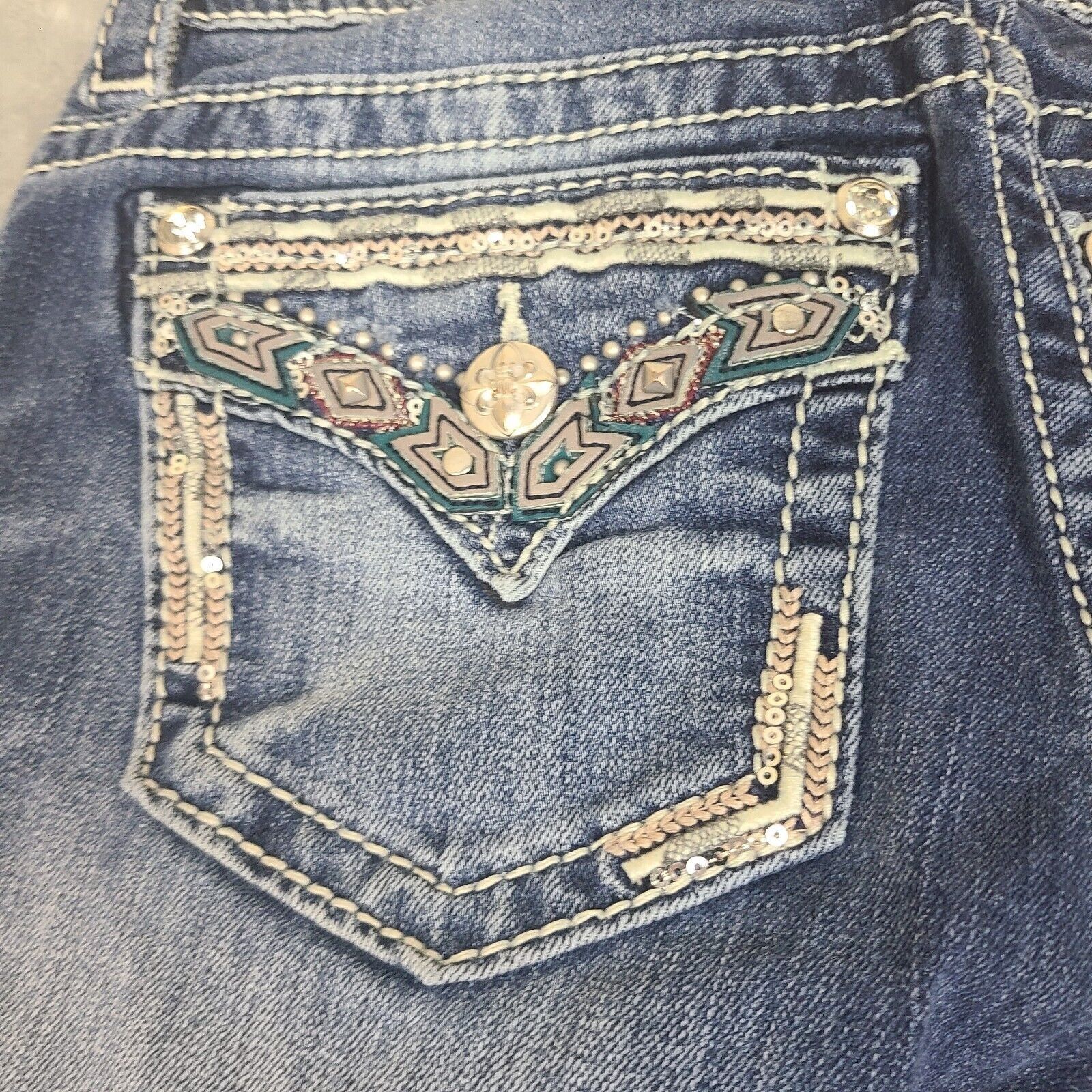 Miss Me Miss Me Jeans Sz 26 Signature Straight FIt Rhinestone Low Ri Size 26" / US 2 / IT 38 - 12 Thumbnail
