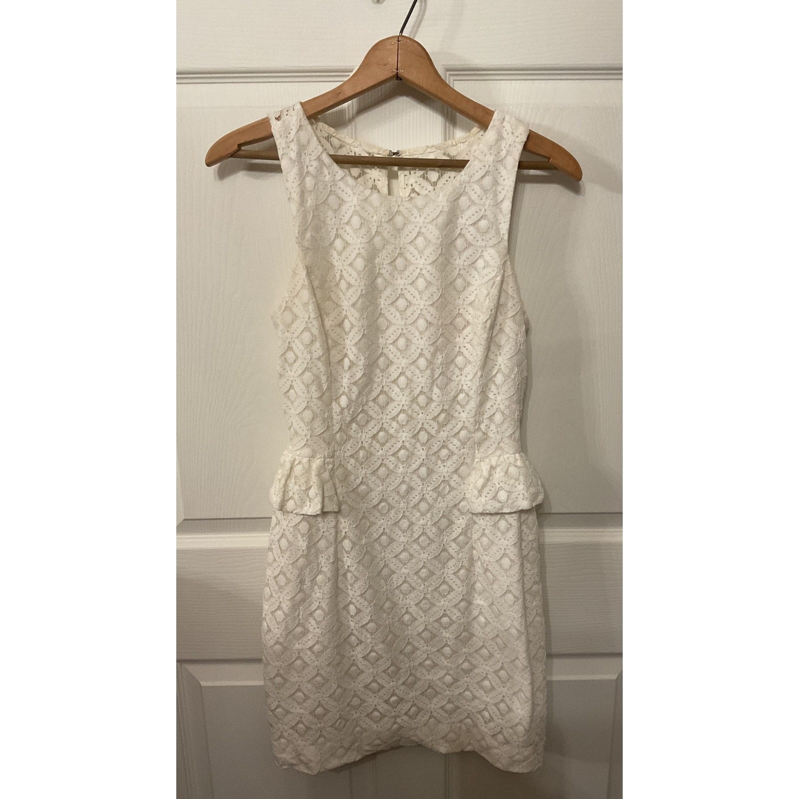 Lilly Pulitzer Lilly Pulitzer White Lace Abby Peplum Sheath Dress, 2 Size XS / US 0-2 / IT 36-38 - 3 Thumbnail