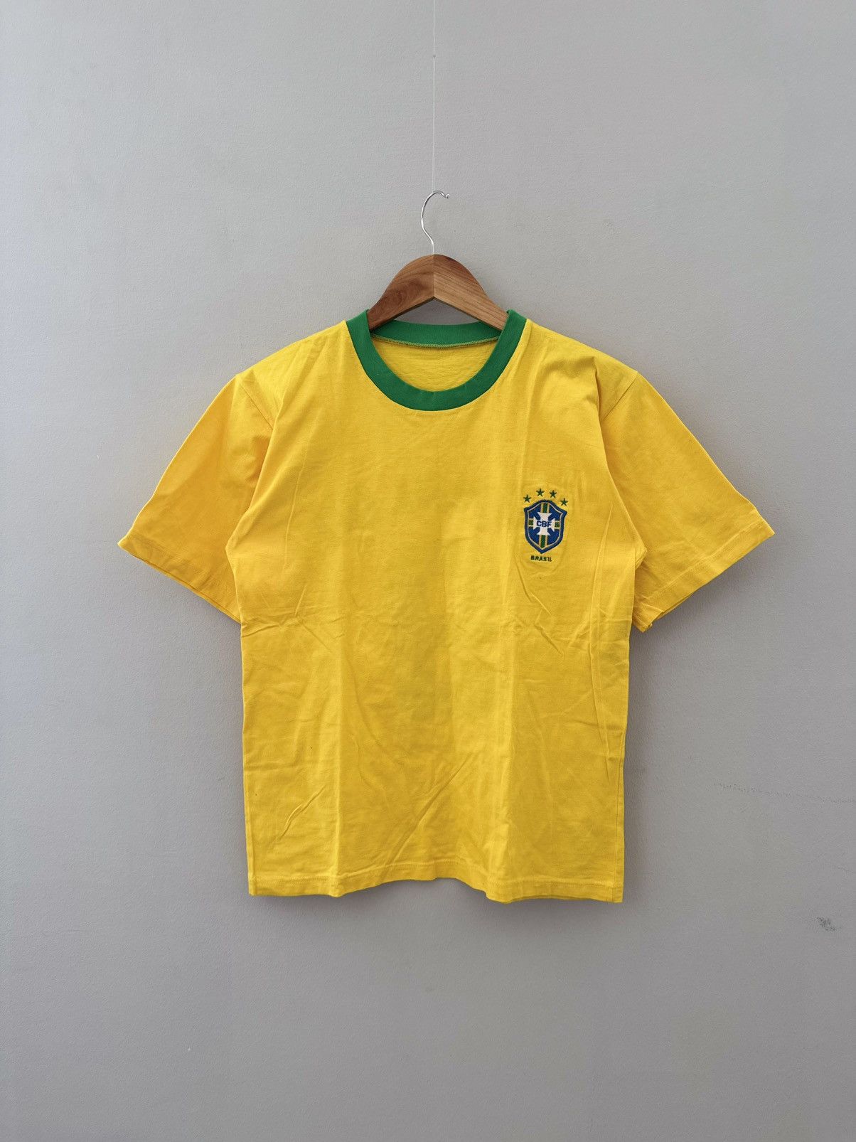 Vintage Vintage 90s Ronaldo #9 Brazil Streetwear Yellow Tee Size US S / EU 44-46 / 1 - 1 Thumbnail