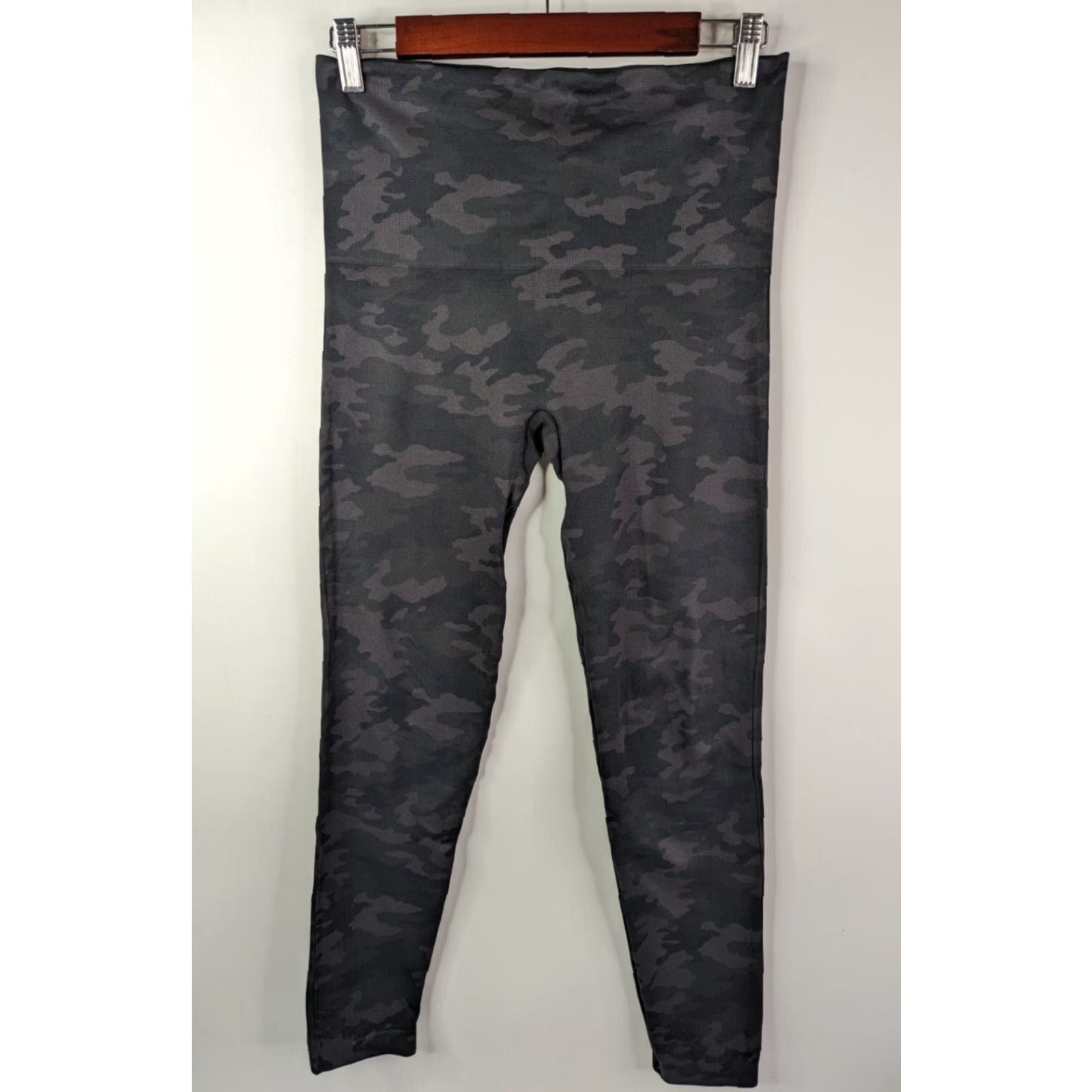 Spanx Spanx Look At Me Now Seamless Leggings Camouflage Black XL Womens Leggings Pull On (Camouflage) Size 40" / US 18 - 2 Thumbnail