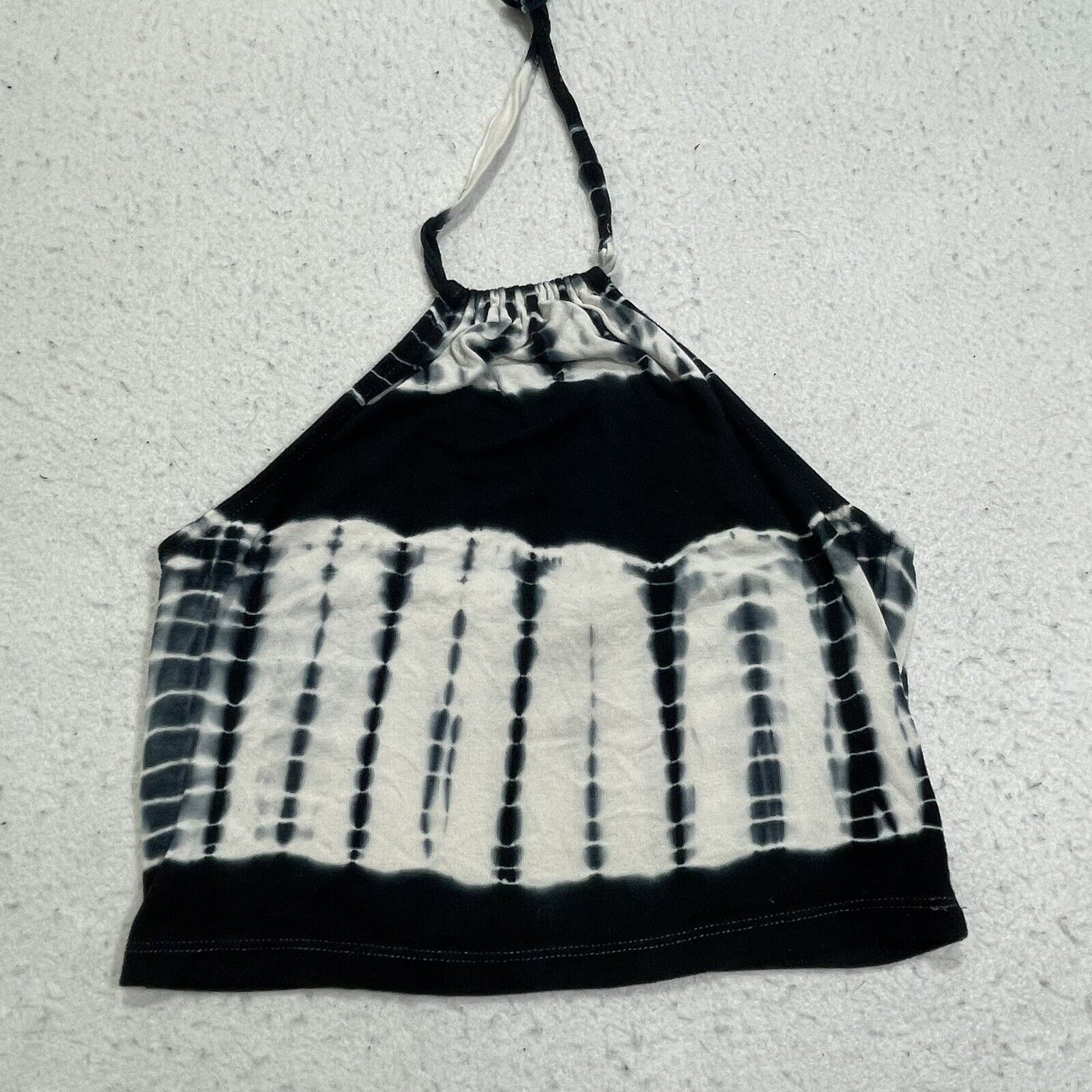 Forever 21 Forever21 Tie-Dye Navy Blue + White Halter Crop Top Size XS / US 0-2 / IT 36-38 - 1 Thumbnail