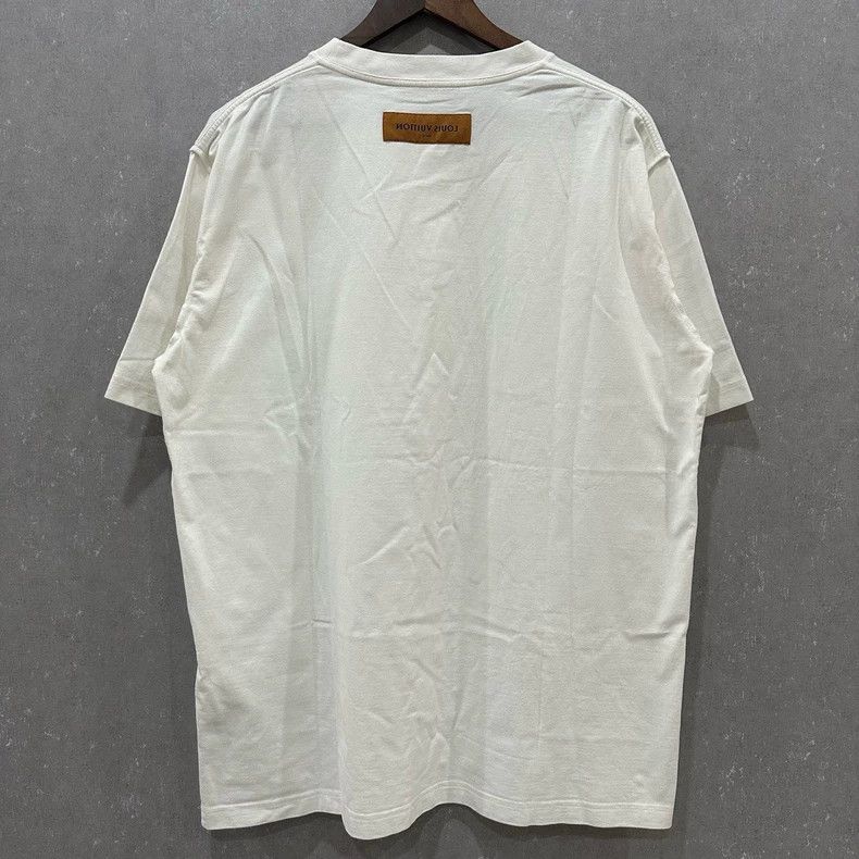 Louis Vuitton Louis Vuitton size 4l White embossed logo short sleeve Size US M / EU 48-50 / 2 - 2 Thumbnail