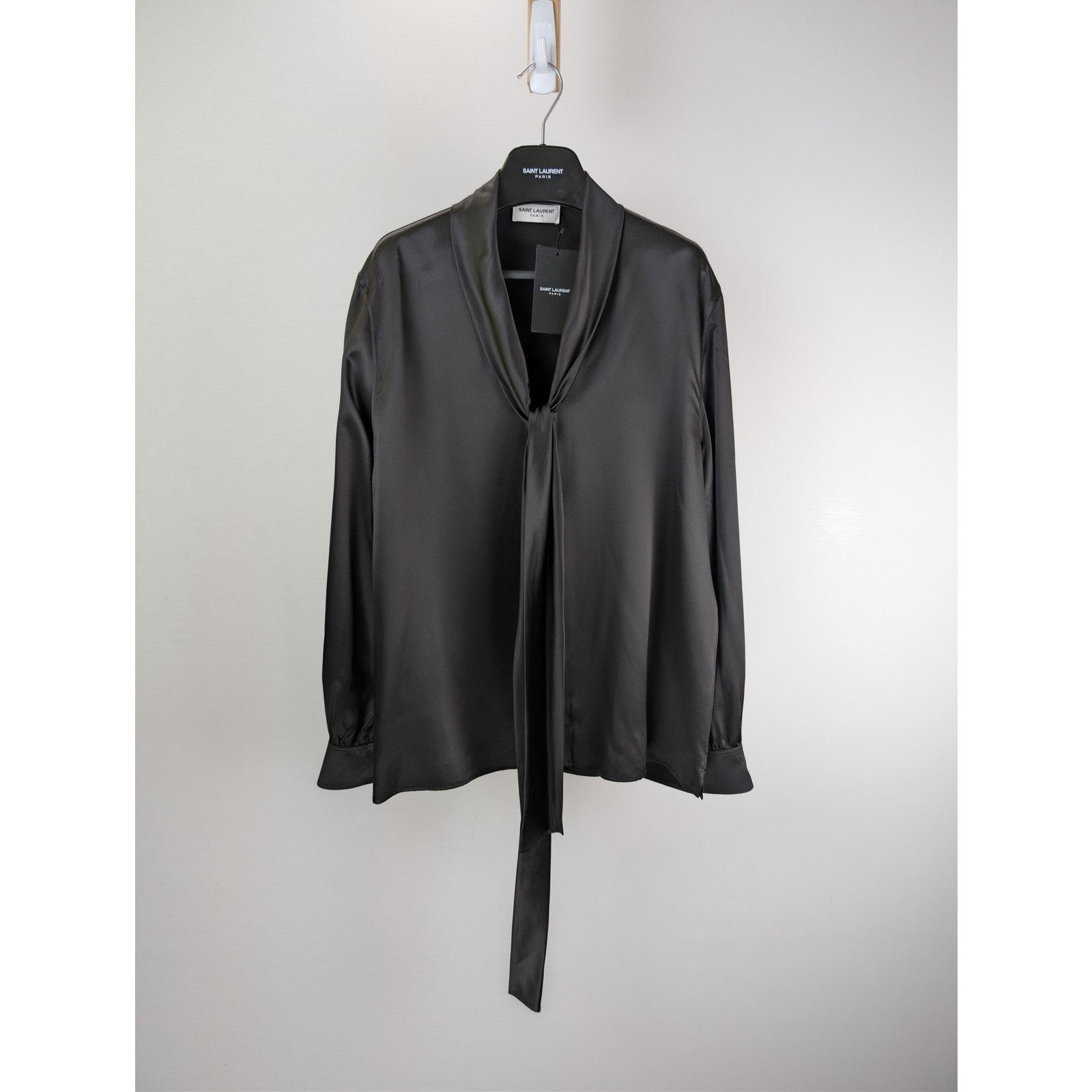 Saint Laurent Paris o1rshd1 silk shirt with a bow at the neck in Black Size US S / EU 44-46 / 1 - 8 Thumbnail