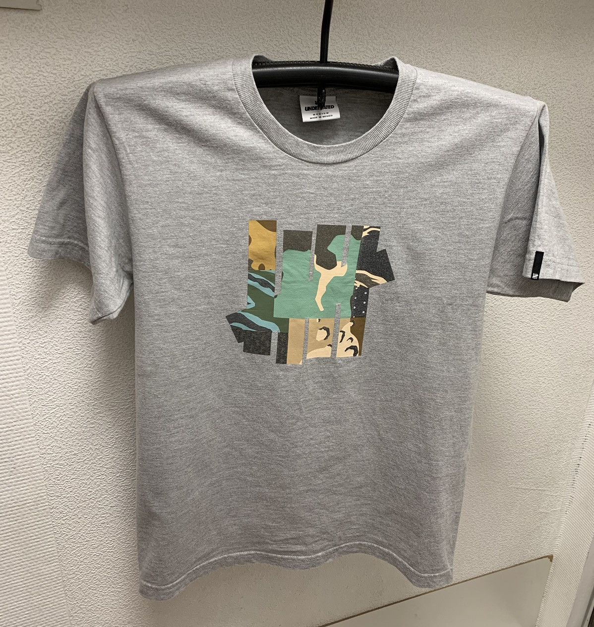 Undefeated Undefeated big logo grey t-shirt Japan Japanese style M sz Size US M / EU 48-50 / 2 - 1 Thumbnail