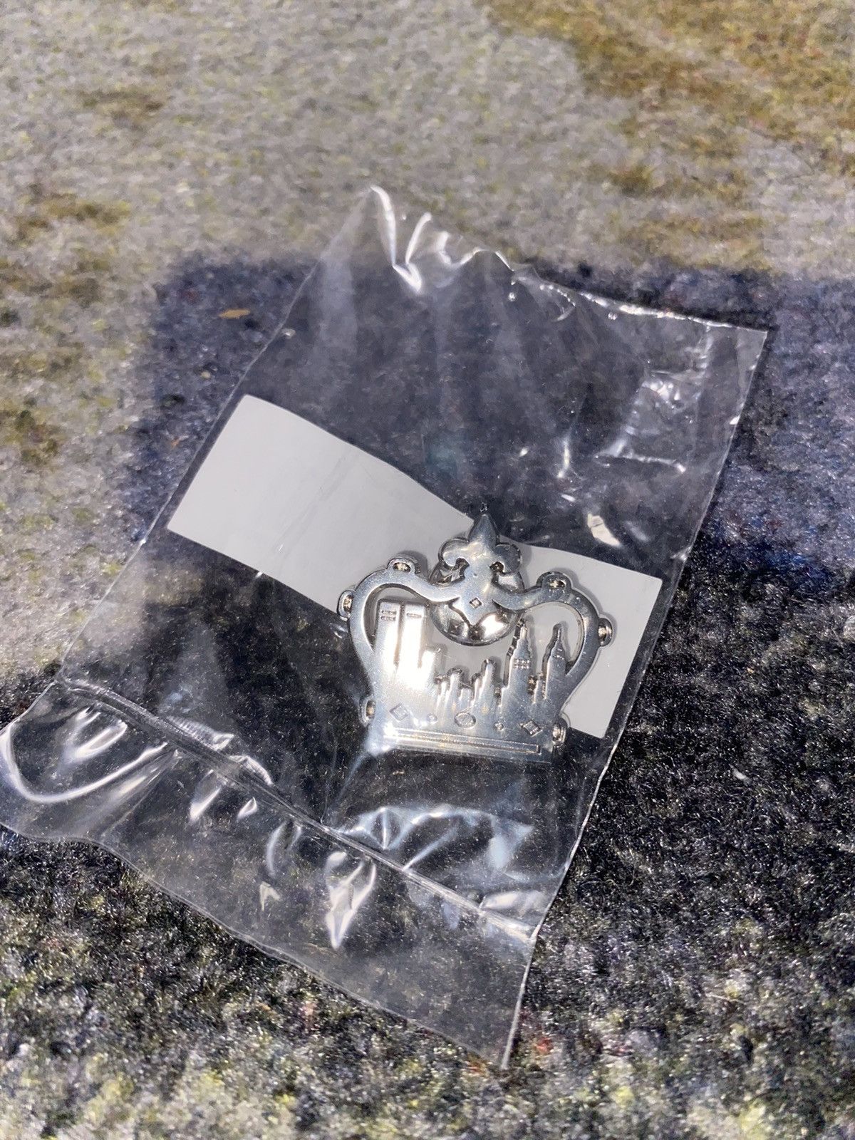Supreme Supreme King of New York Pin Size ONE SIZE - 2 Thumbnail