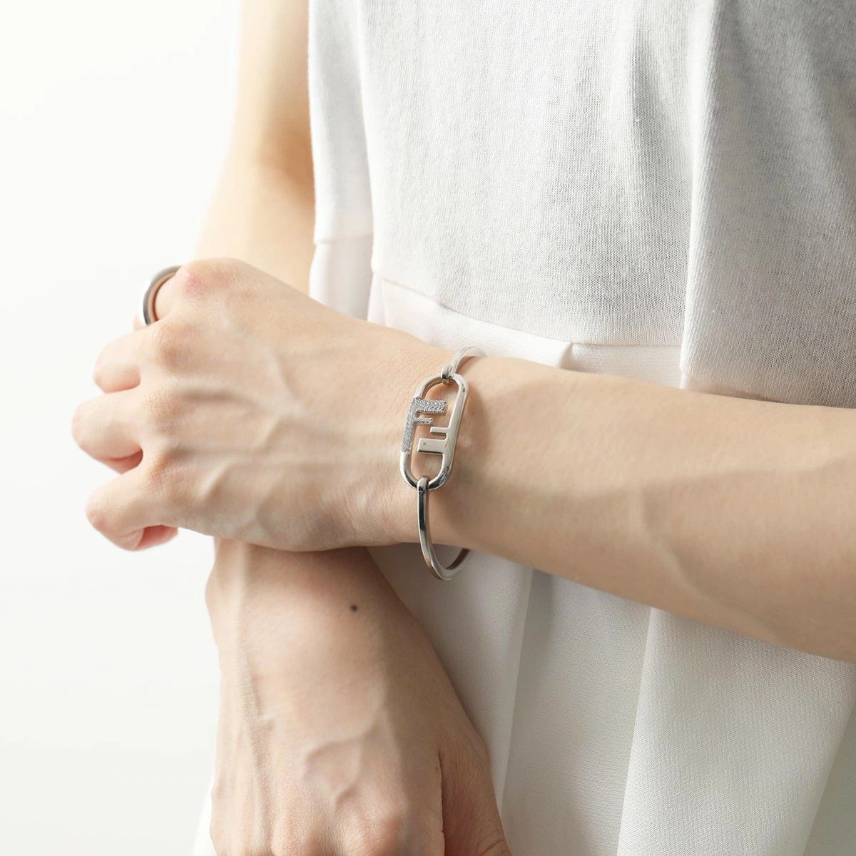 o1s1wg110925 Size:OS/O'Lock Bracelet in Silver