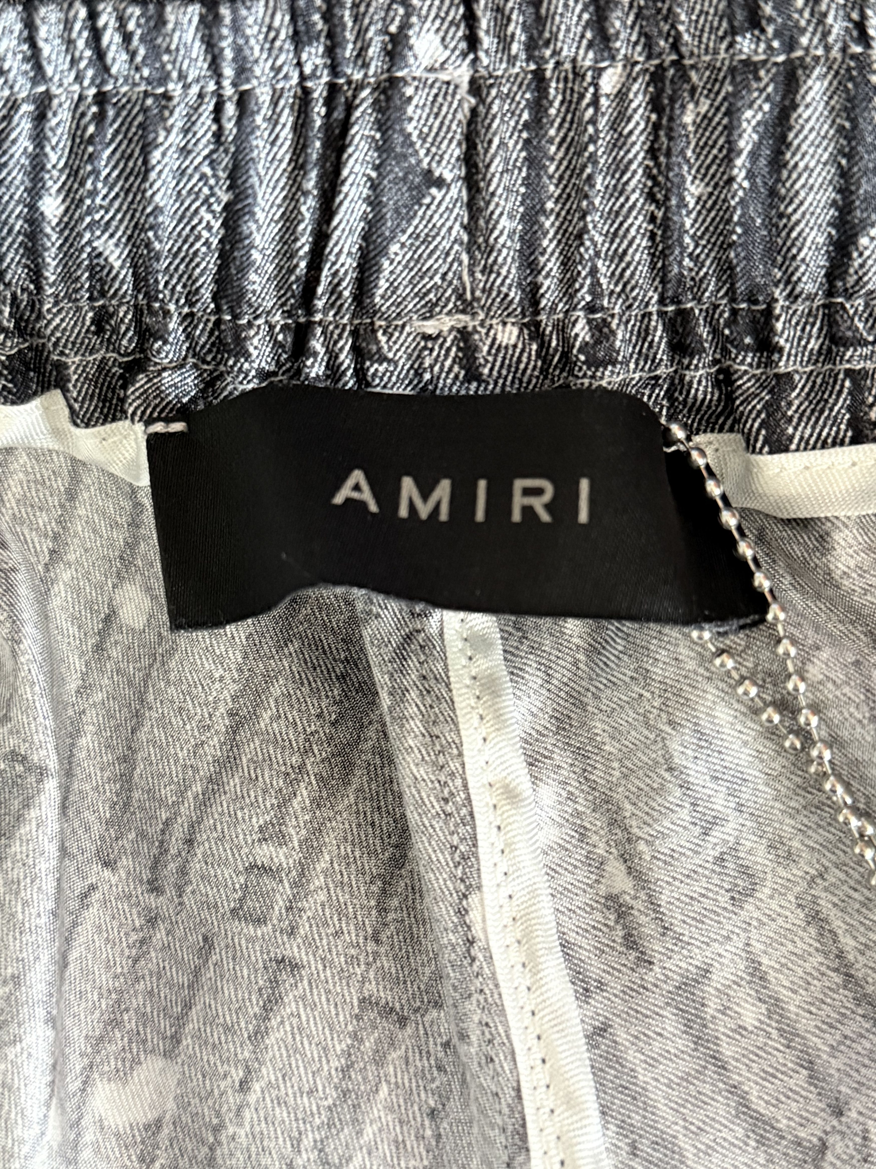 Amiri Amiri Grey & White Gradient Logo Shorts Size US 38 / EU 54 - 3 Thumbnail