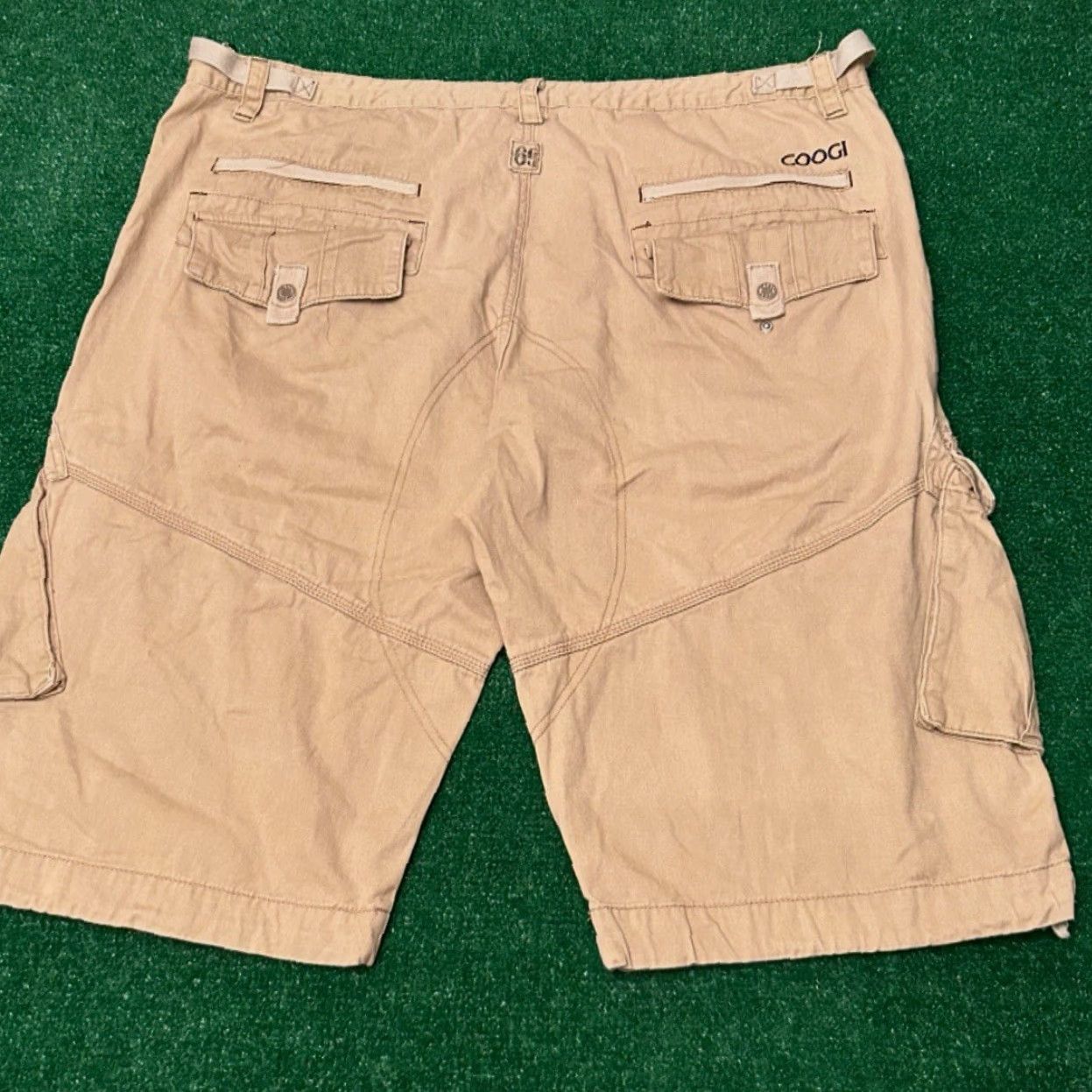 Coogi VINTAGE COOGI Baggy Hip Hop Skater Cargo Pocket Shorts Mens Size 44 Brown 90s Y2K Grunge Punk Cargo Pocket 90s Mens Size US 44 / EU 60 - 2 Thumbnail