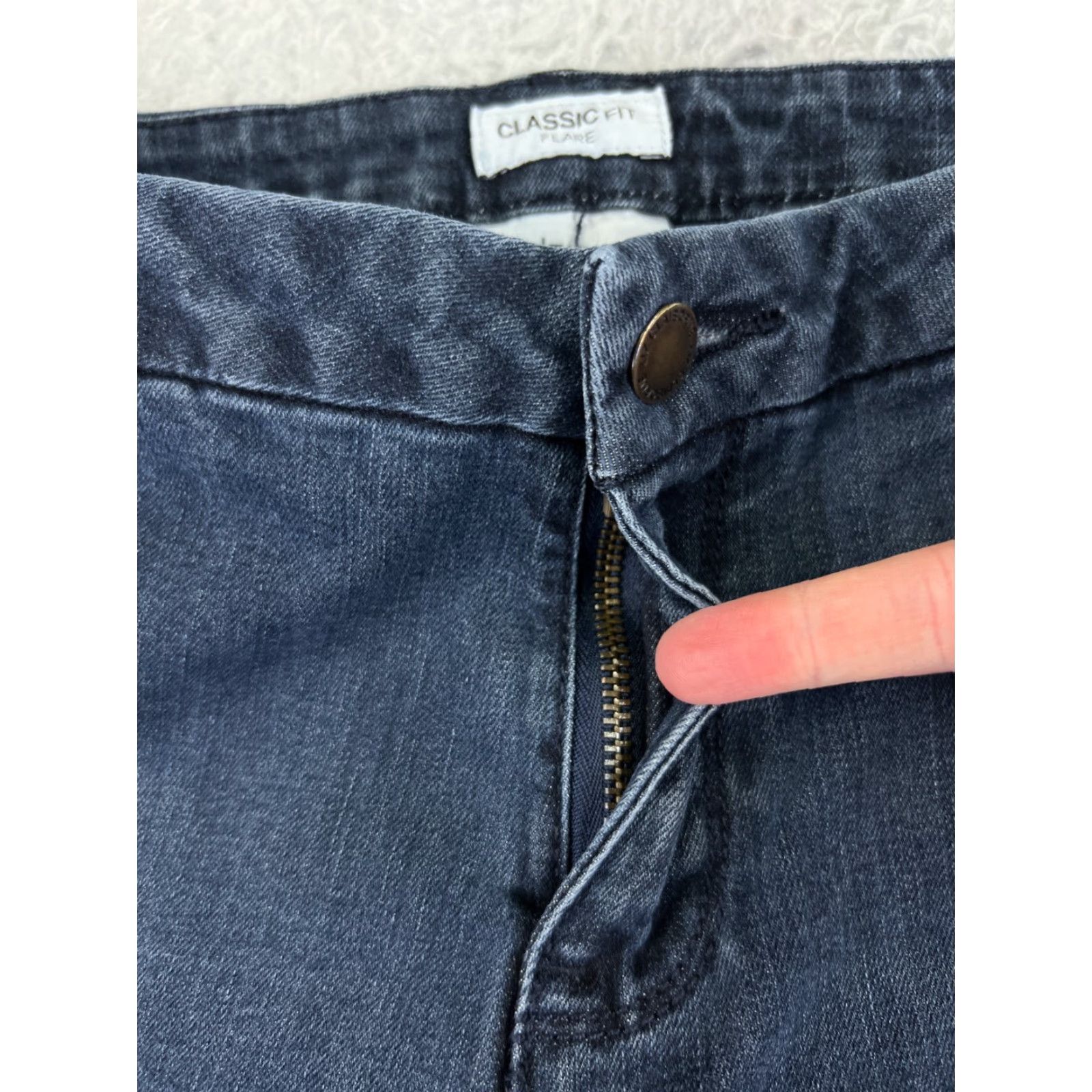Liz Claiborne Liz Claiborne Jeans Womens 8 Blue Denim Flared 29x29.5 Cotton Regular Zip 5-Pocket Distressed Medium Wash Vintage: No Size 30" / US 8 / IT 44 - 5 Thumbnail