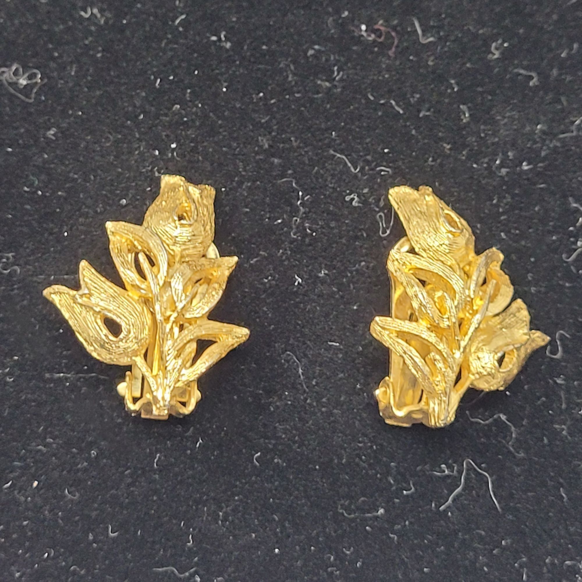 Vintage Vintage 80s Brushed Gold Climbing Tulip Clip-On Earrings Fla Size ONE SIZE - 5 Thumbnail