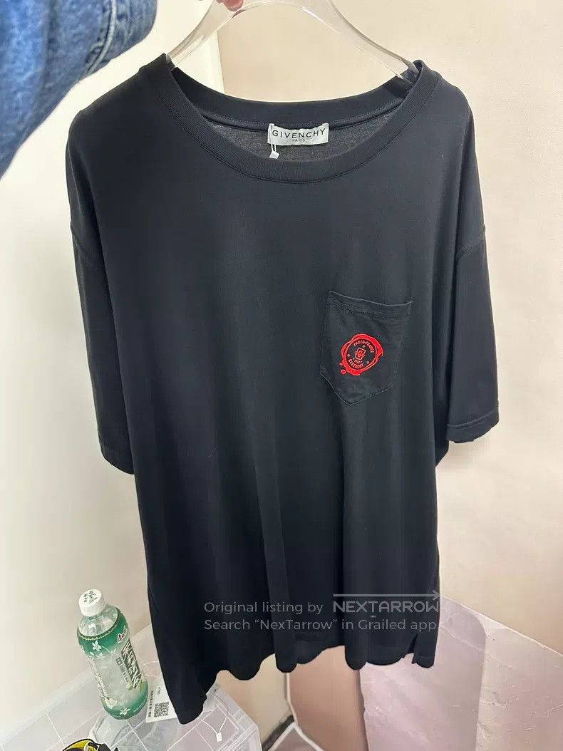 Givenchy Givenchy Black short-sleeve T-shirt with unique red seal d Size US XL / EU 56 / 4 - 1 Thumbnail