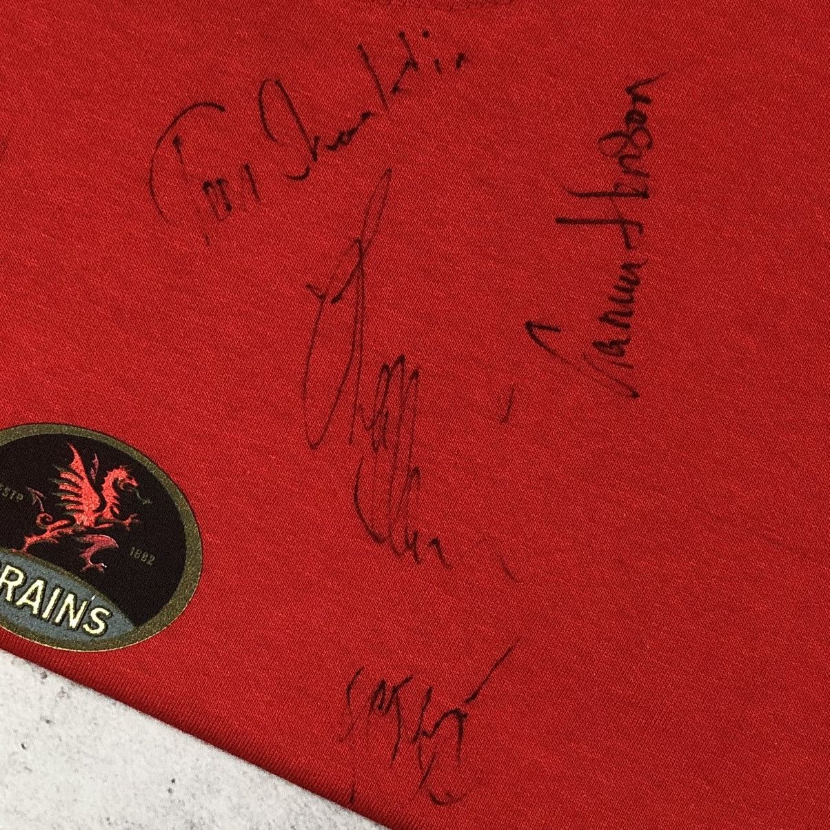 Vintage SIGNED! Wales Rugby WRU Brains 2005 Six Nations Tee Size US XL / EU 56 / 4 - 5 Thumbnail