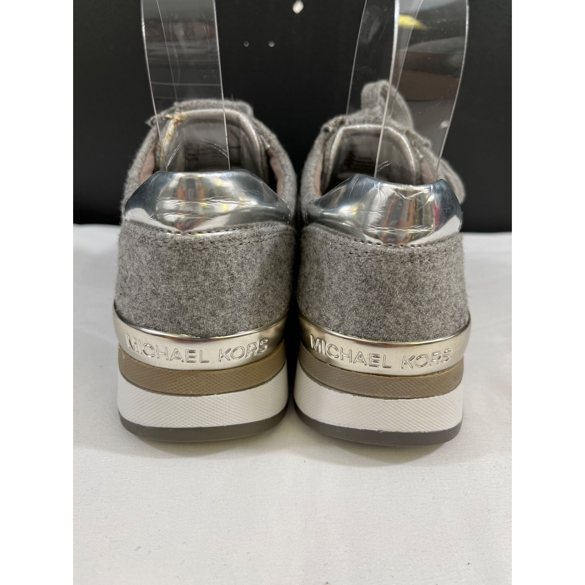 Michael Kors Michael Kors Women's Grey Casual Sneakers Size 7M SKU 6079 Size US 7 / IT 37 - 4 Thumbnail