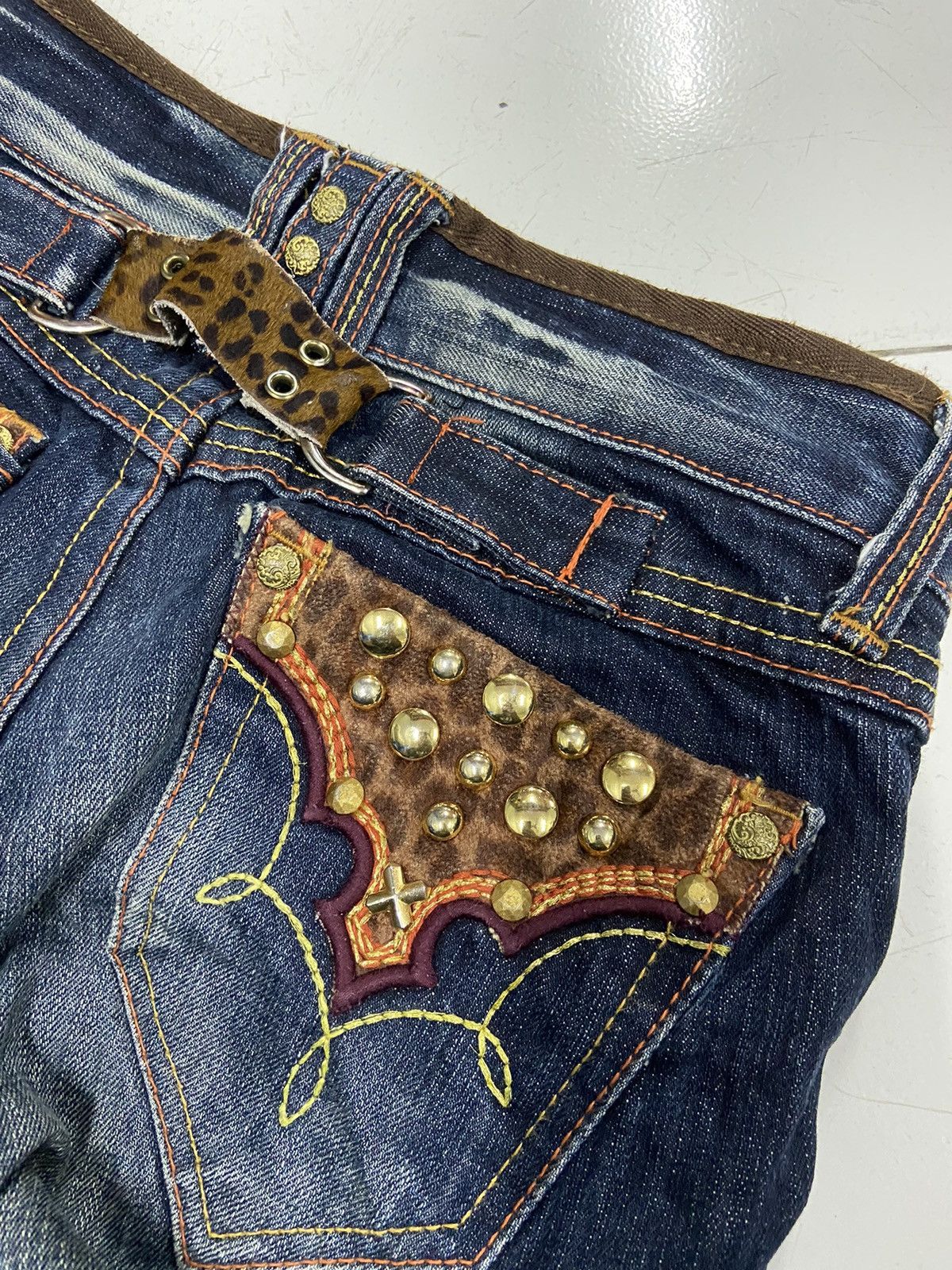 Japanese Brand RED PEPPER LEOPARD STYLE BUCKLE FLARE DENIM JEANS Size US 29 - 7 Thumbnail