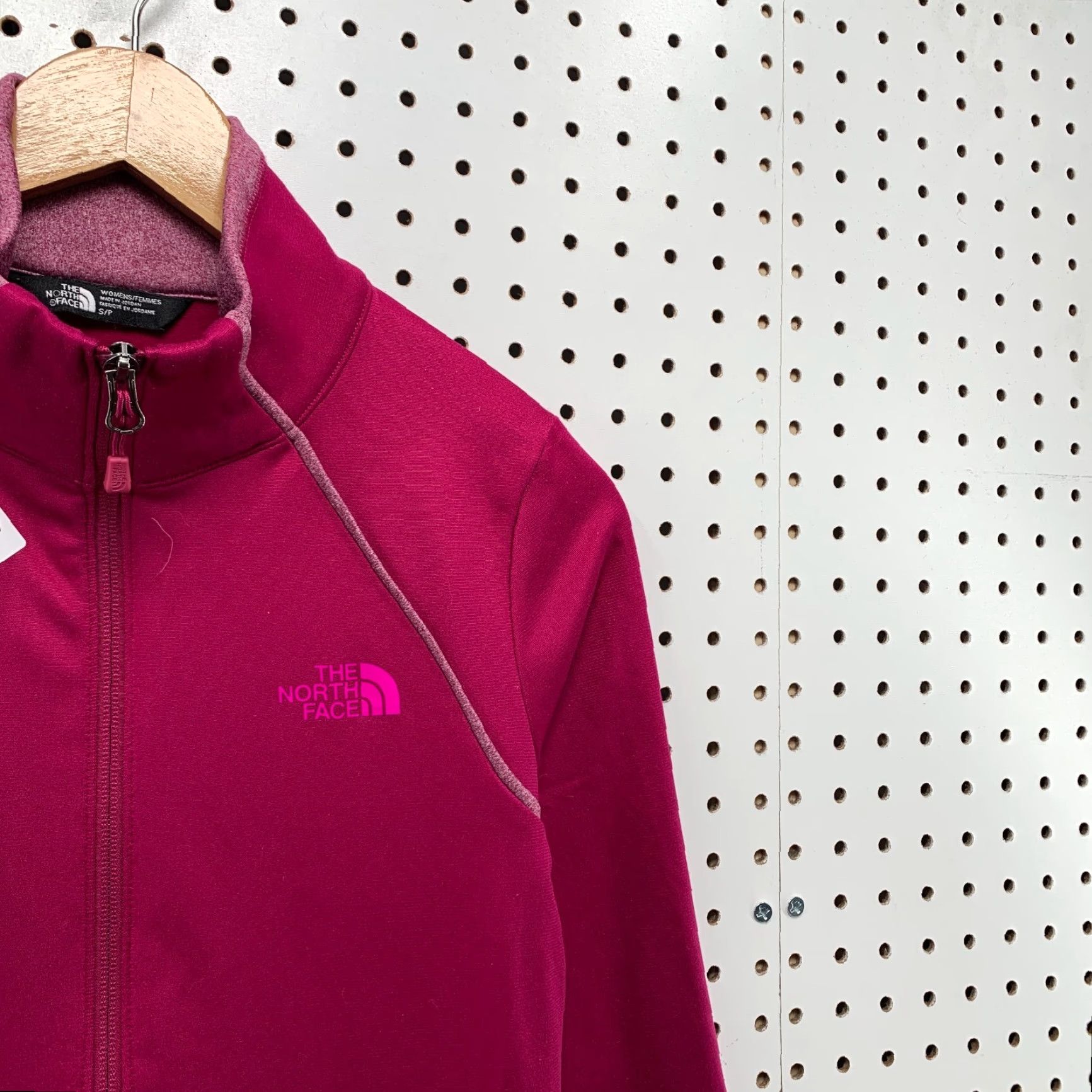 The North Face The North Face Active Jacket Women Small Pink Fuchsia Full Zip Run 17.5x25 Jacket Womens Small Pink Fuchsia Full Zip 90s? Size S / US 4 / IT 40 - 7 Thumbnail