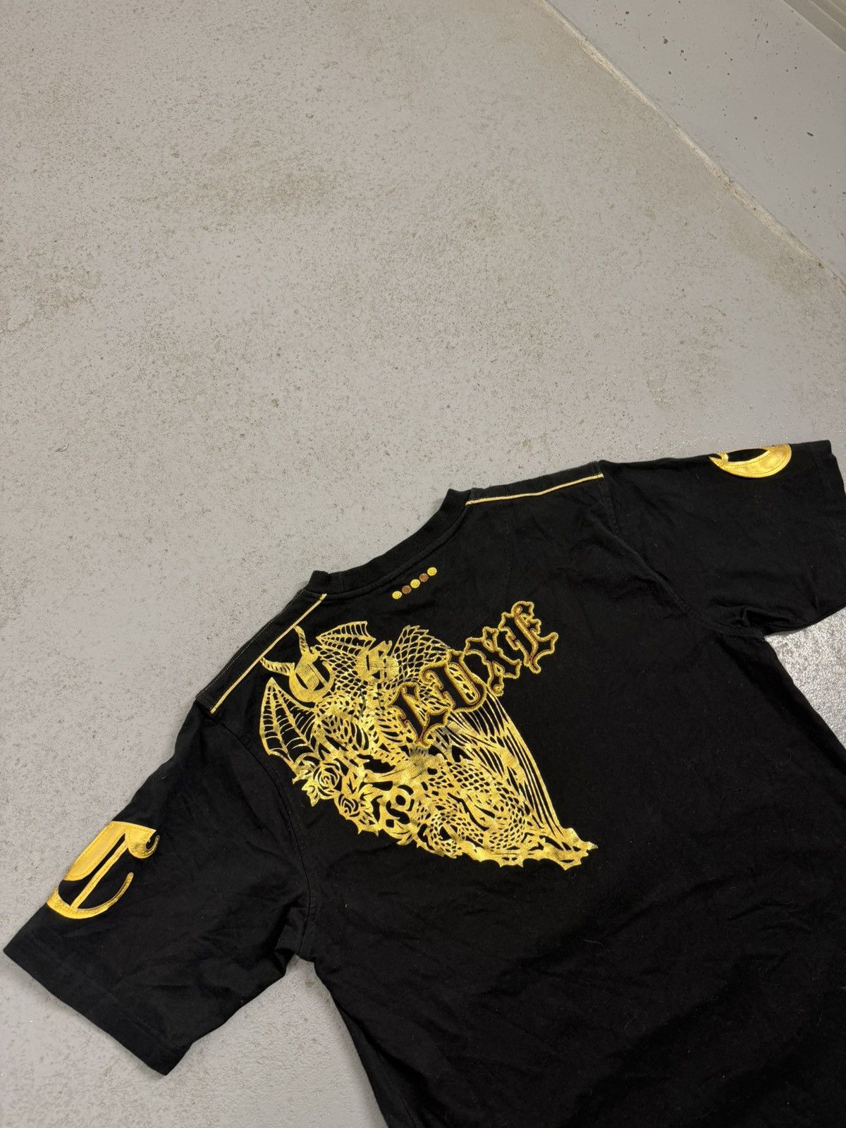 Coogi Vintage 00s Coogi Gold Dragon Thick Blend T-Shirt Size US M / EU 48-50 / 2 - 14 Thumbnail