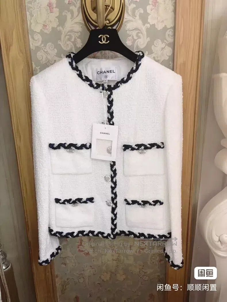 Chanel Chanel Diamond-edged white moon jacket Size XS / US 0-2 / IT 36-38 - 1 Thumbnail