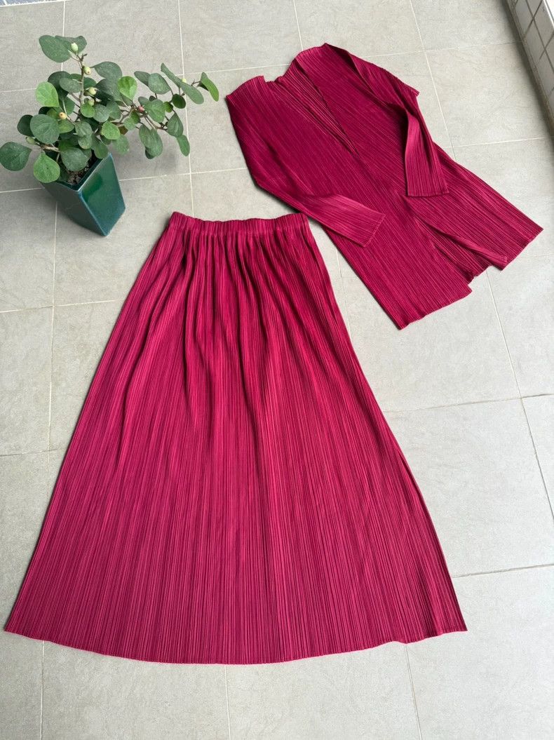Issey Miyake Issey Miyake Red pleated coat Size M / US 6-8 / IT 42-44 - 3 Thumbnail