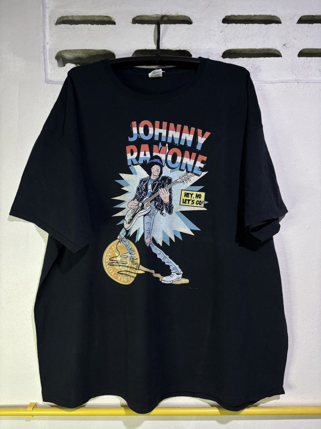 Band Tees Johnny Ramones Size US XXL / EU 58 / 5 - 1 Thumbnail