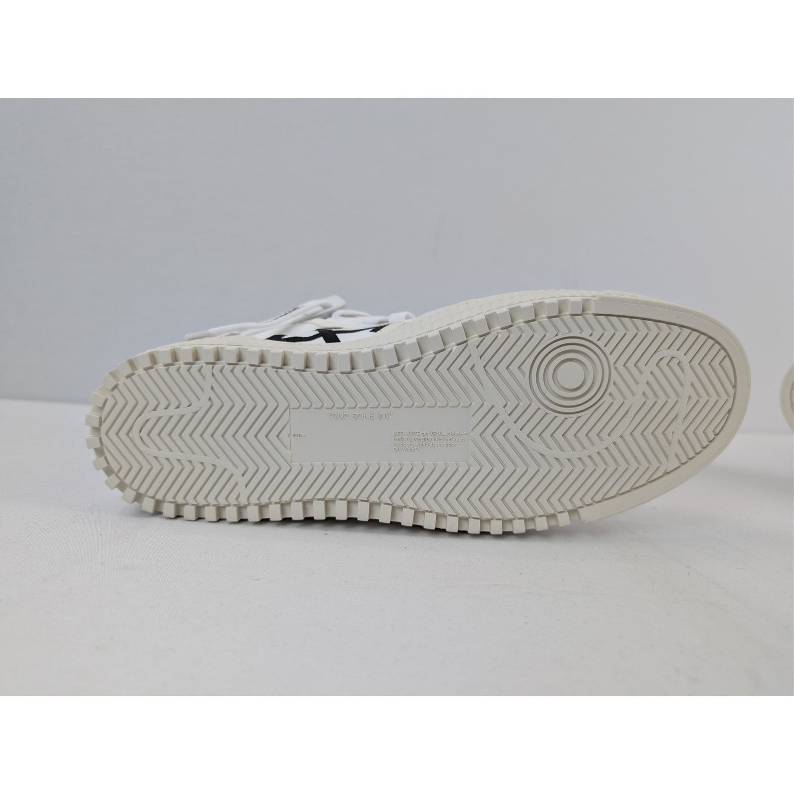 Off-White o1rshd1 Q:2 / Off-Court Sneakers in White Size US 7 / EU 40 - 13 Thumbnail