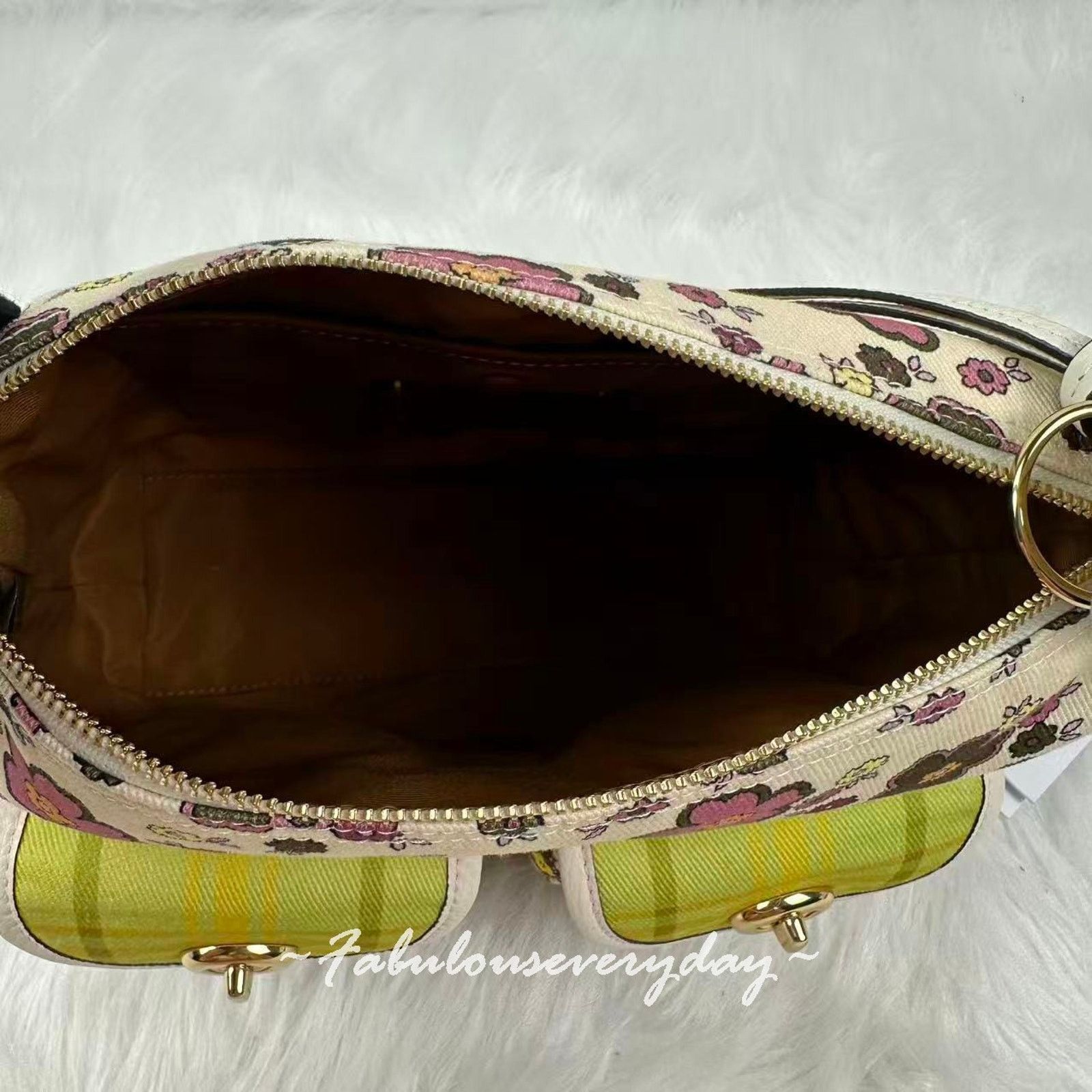 Coach Coach Cargo Shoulder Bag Floral Canvas/Chalk/Daisy CDW55 NWT Size ONE SIZE - 9 Thumbnail