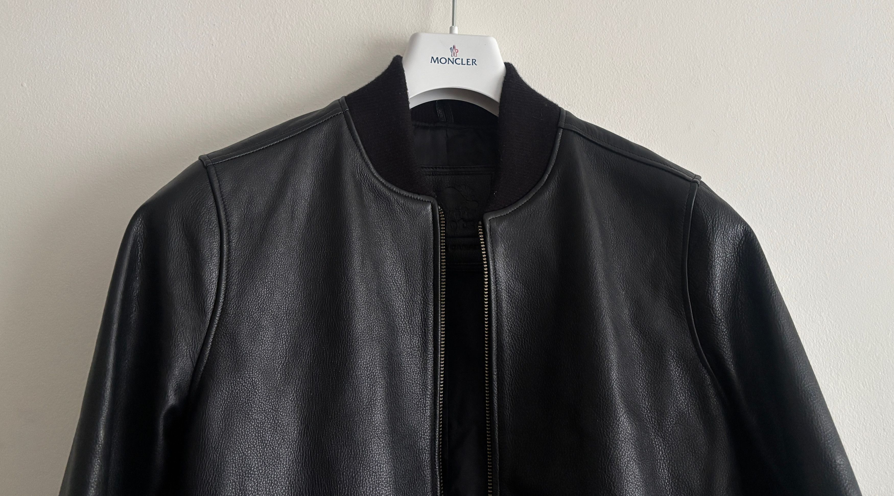 Roots $580 Black Pebbled Leather Bomber Jacket - 6 Size M / US 6-8 / IT 42-44 - 2 Thumbnail