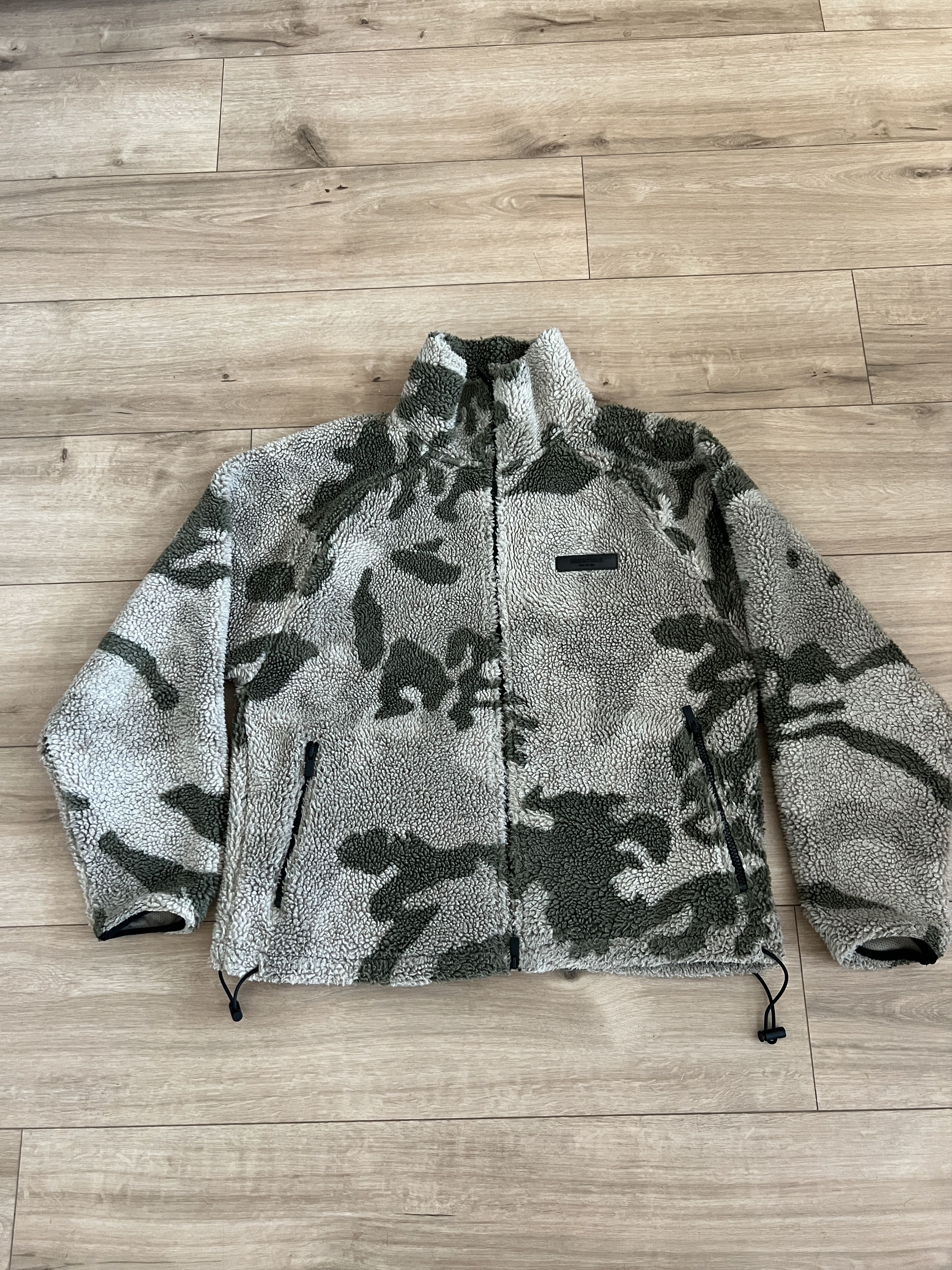 Essentials Fear of God Essentials Tan Green Camo Sherpa Full Zip Jacket Size US XS / EU 42 / 0 - 1 Thumbnail