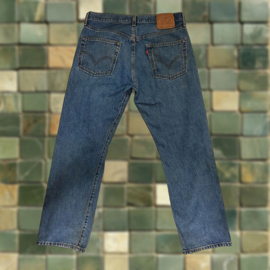Levi's VINTAGE Levi's 501 Jeans Button Fly Light Wash Size 34x32 34x30 Men Regular Denim Cotton USA Size US 34 / EU 50 - 1 Thumbnail