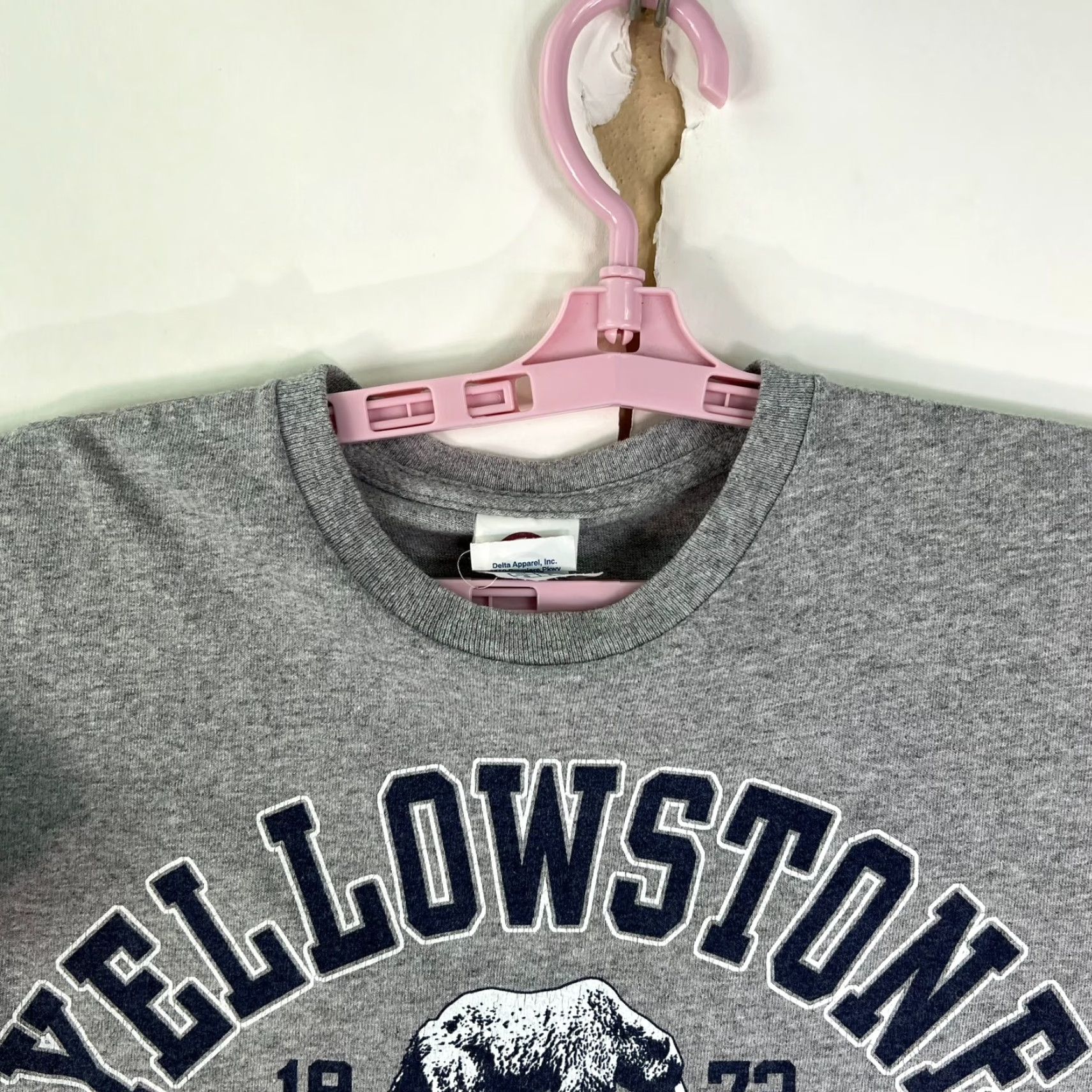 Delta Yellowstone National Park T Shirt Adult Size S Gray Graphic Tee Size US S / EU 44-46 / 1 - 3 Thumbnail