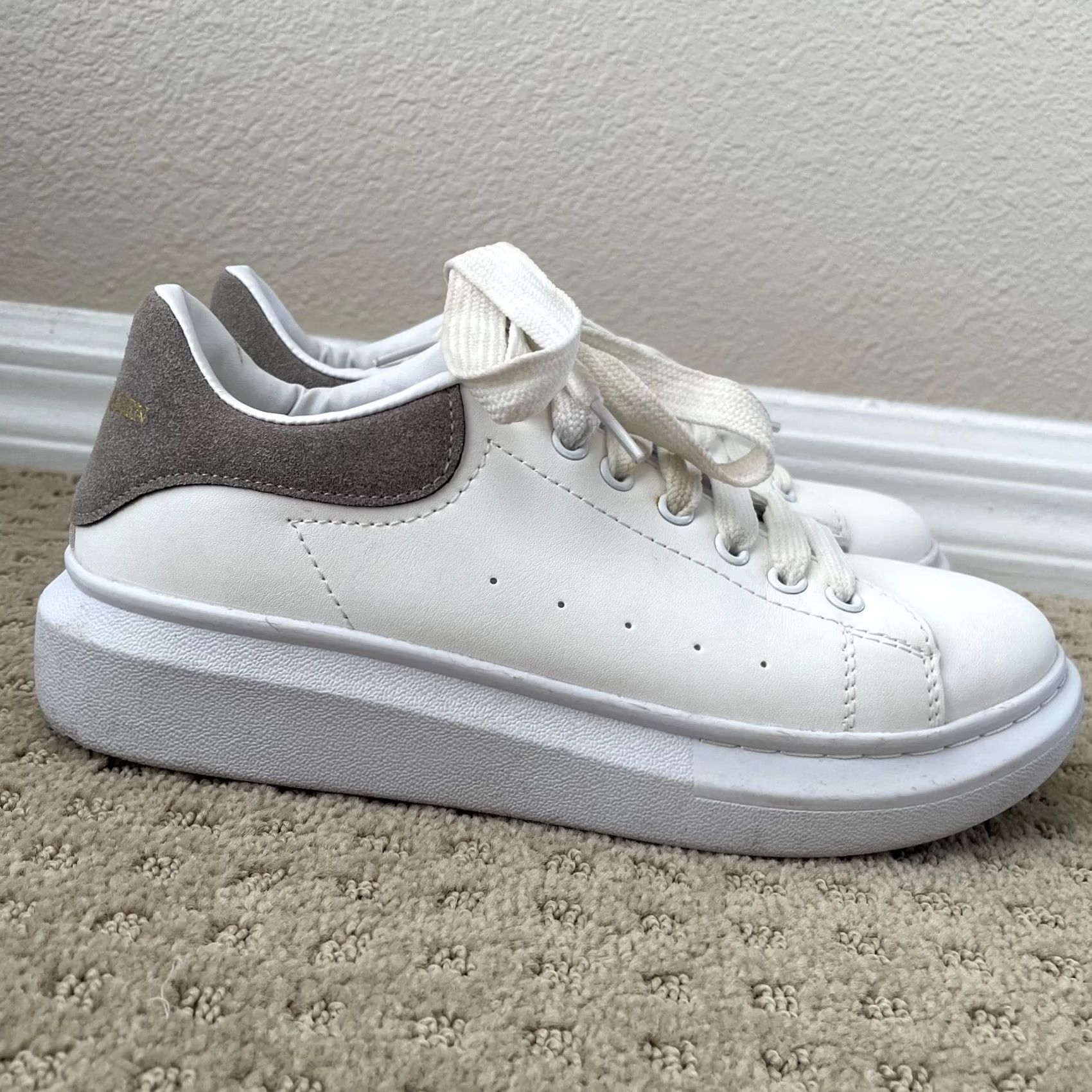 Alexander McQueen Alexander McQueen Oversized Sneaker White Grey EU 39 US 9 Women Leather Lining Rubber Sole Casual Walking Designer Shoes Size US 9 / IT 39 - 7 Thumbnail